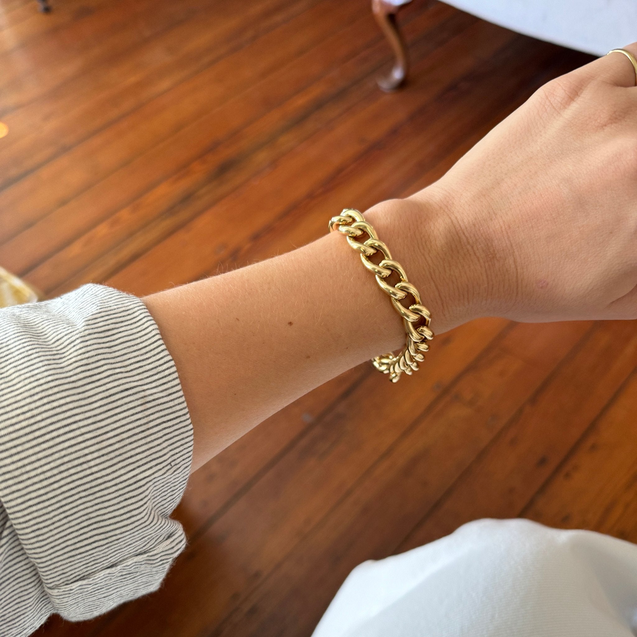 18K Yellow Gold Italian Polished Curb Link Bracelet for Women - Luxury Fashion Jewelry Gift for Birthday, Anniversary & Special Occasions