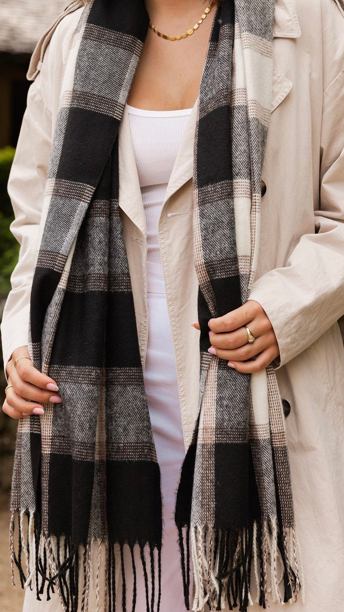 Edinburgh Plaid Scarf - Black Tartan Wool Scarf for Men & Women - Perfect for Winter, Fall, and Outdoor Activities
