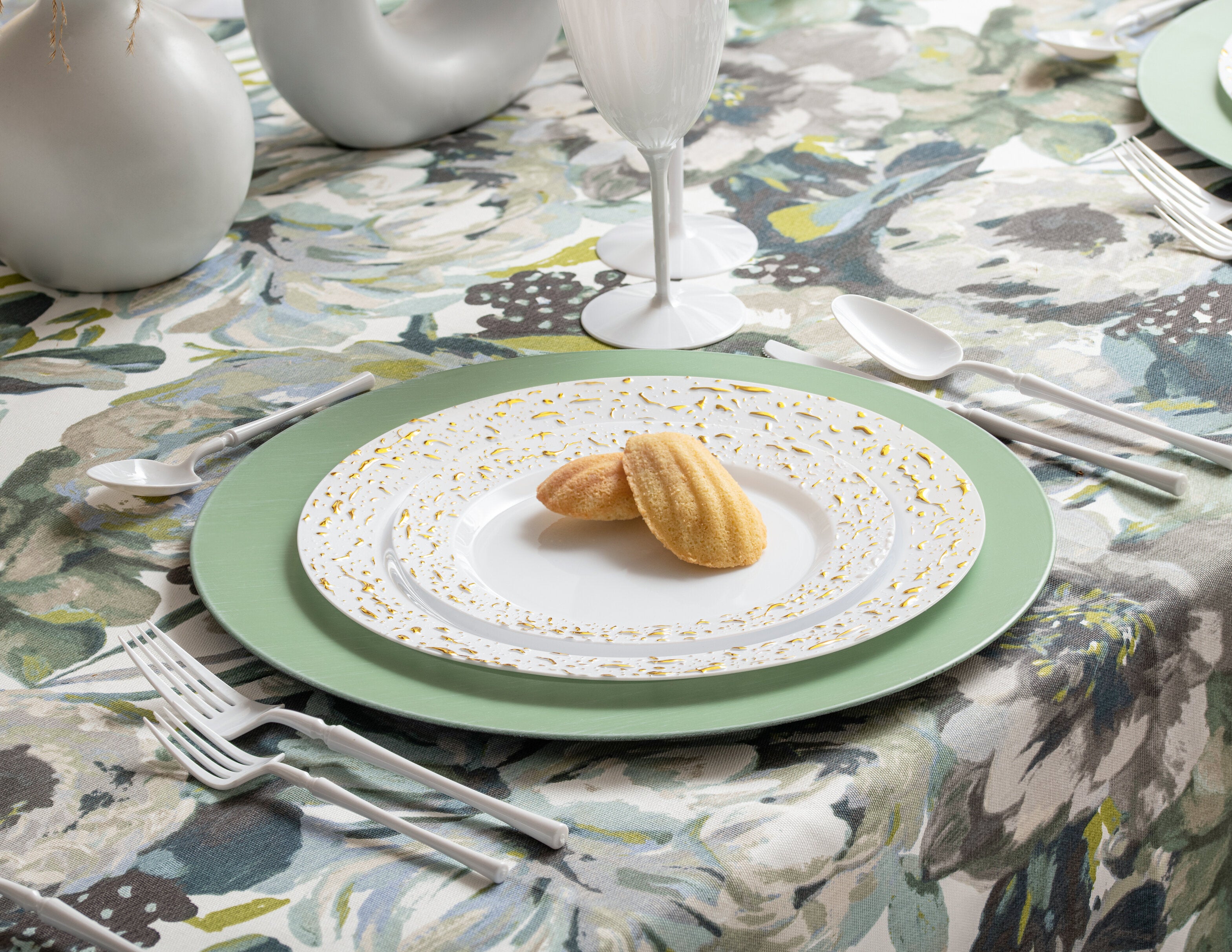 32-Pack White and Gold Round Plastic Dinnerware Set for 16 Guests - Elegant Pebbled Design - Perfect for Weddings, Parties, and Outdoor Events