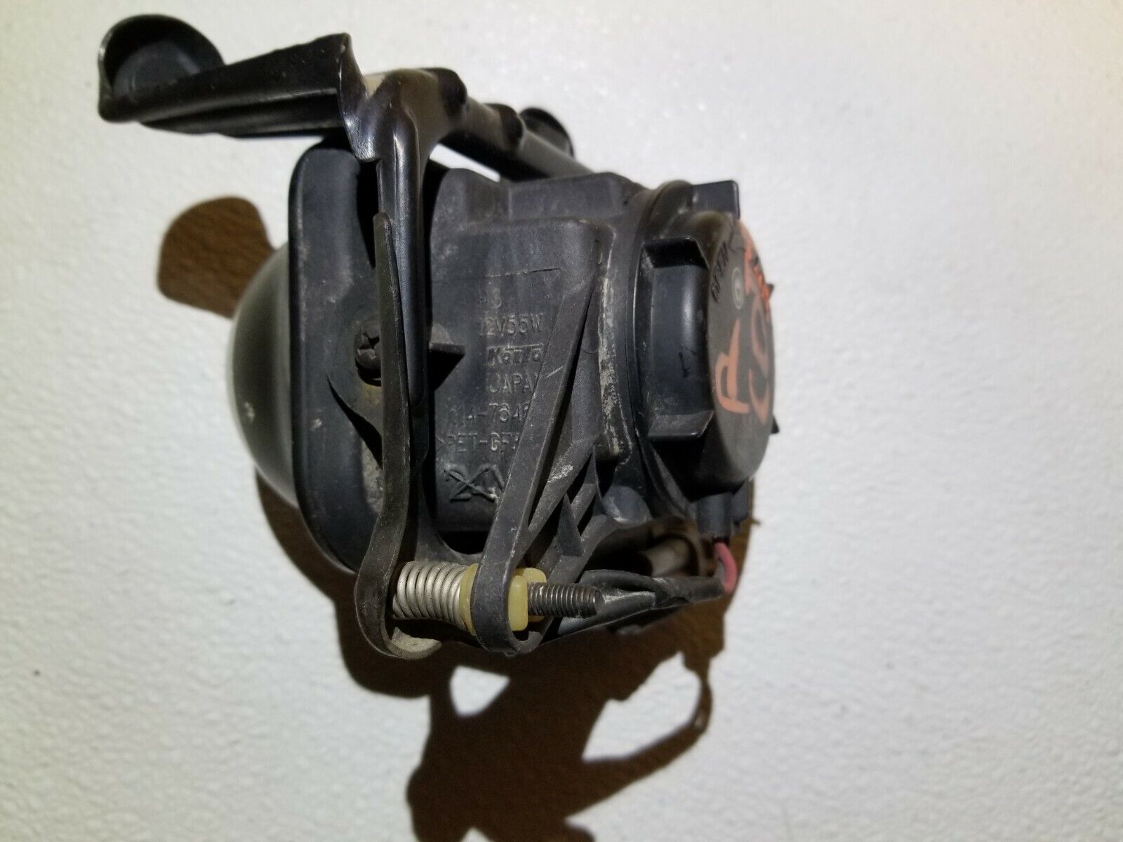 Toyota Celica Fog Light Lamp Replacement - OEM #107 Compatible with 2000-2005 Models - Perfect for Night Driving & Foggy Conditions