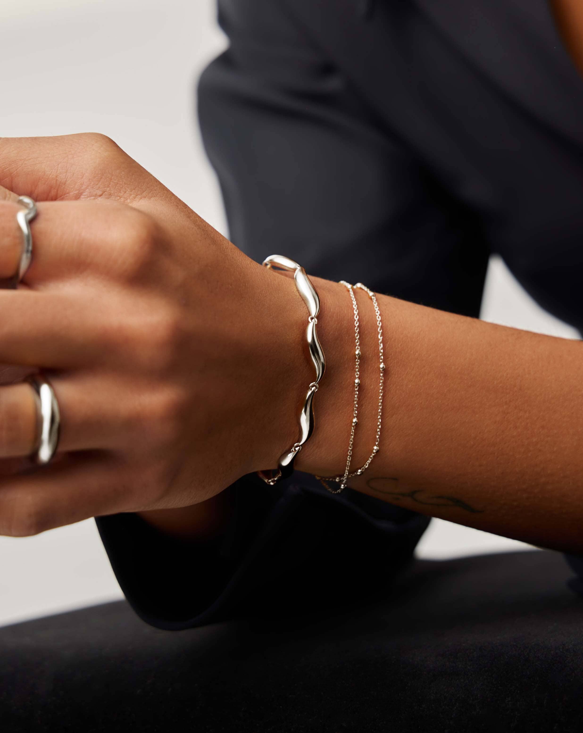 Savi Signature Link Chain Bracelet - Silver Plated Stainless Steel Jewelry for Women, Trendy & Elegant Gift for Her | Perfect for Parties, Date Nights & Everyday Wear