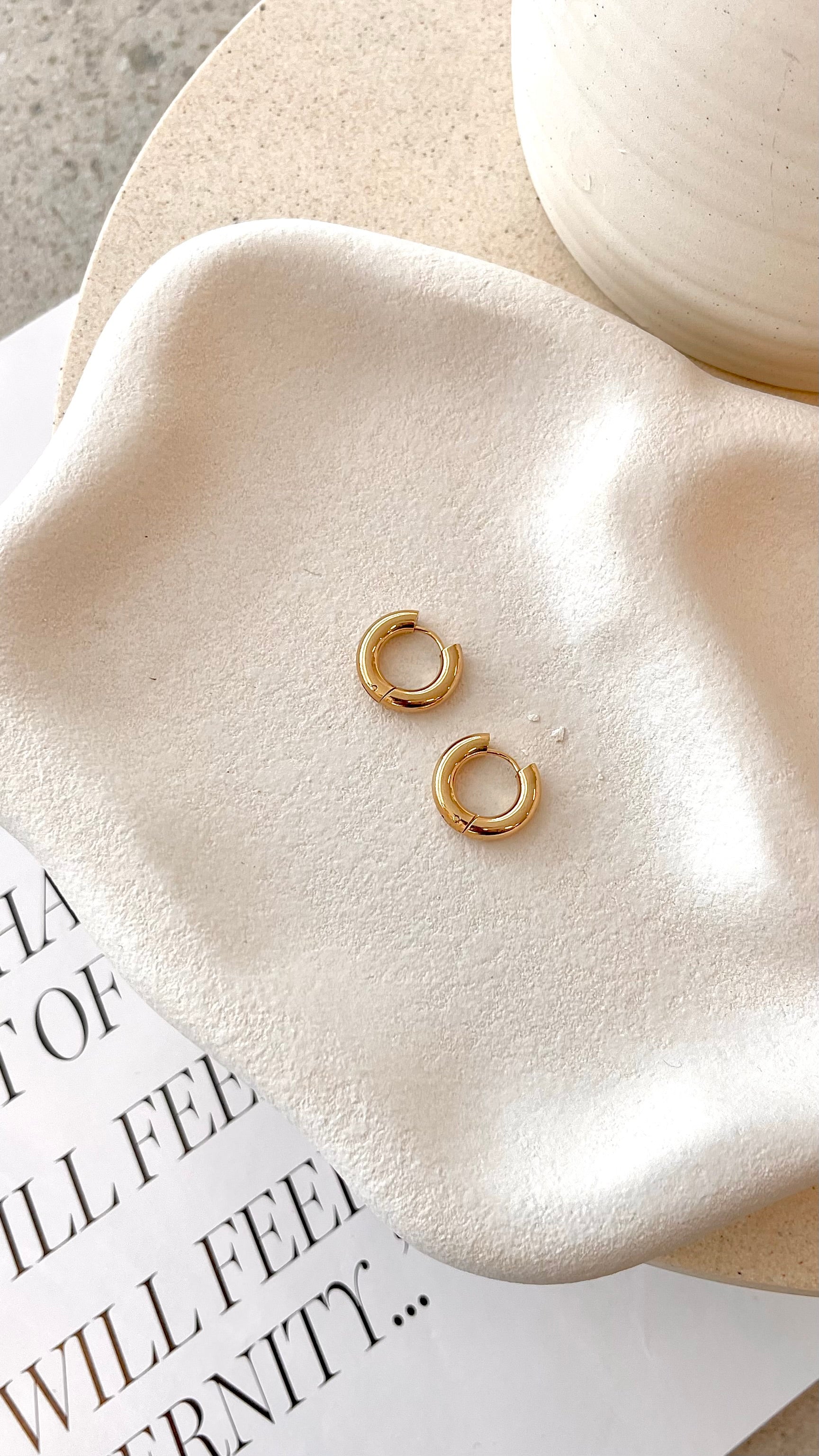 Stylish Chelsie Gold Earrings for Women - Elegant Hoop & Dangle Designs for Everyday Wear & Special Occasions