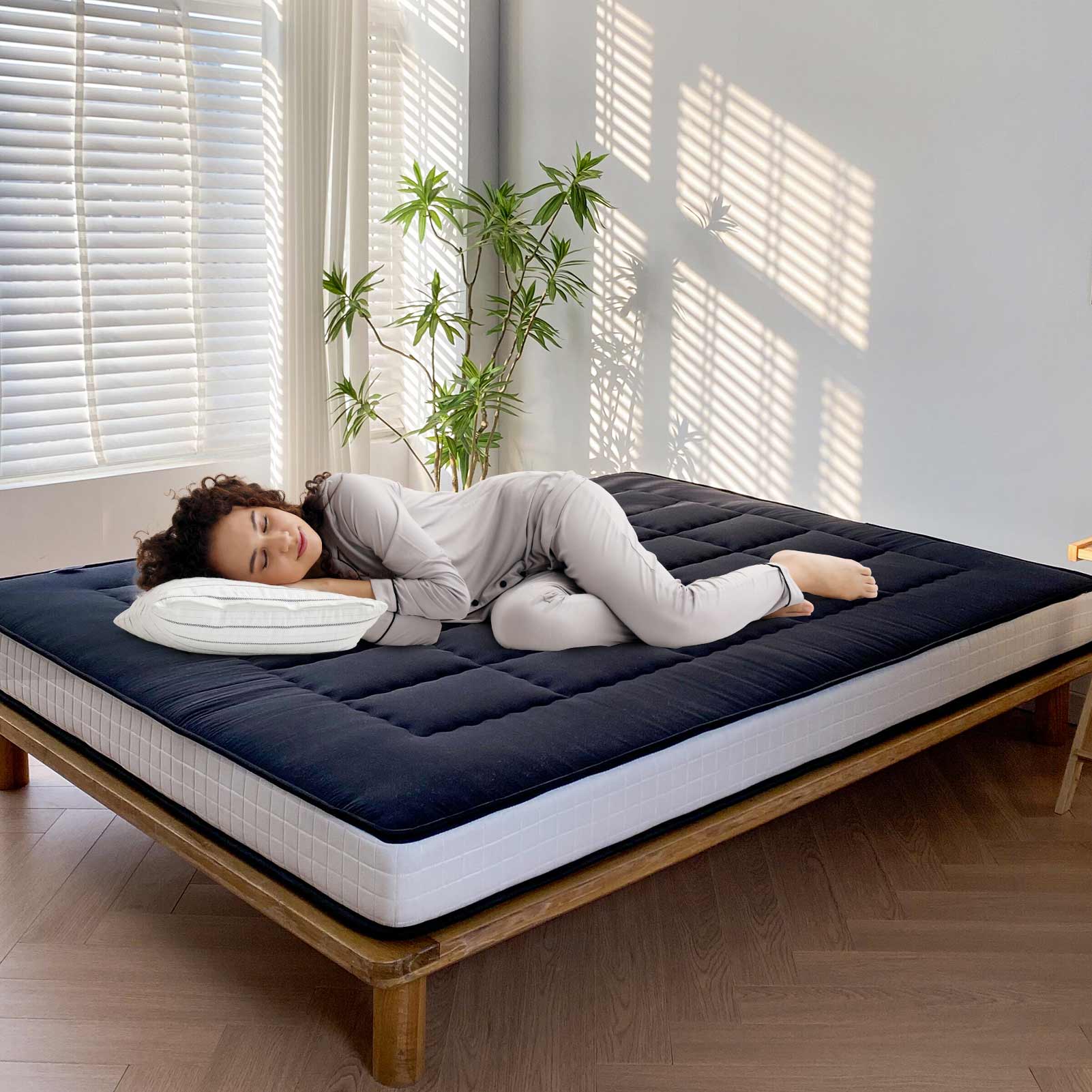 MAXYOYO 6-Inch Extra Thick Japanese Futon Mattress with Rectangle Quilting - Stylish Floor Bed for Home, Guest Room or Small Spaces - Black