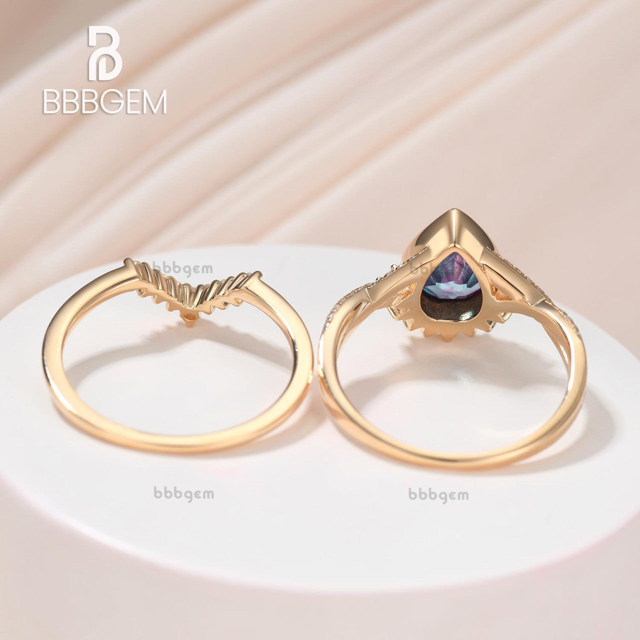 Vintage Pear Shaped Alexandrite Moissanite Engagement Ring Set - 14K Gold Wedding Band for Women, Unique Promise & Bridal Jewelry Gift for Anniversary, Proposal & Special Occasions