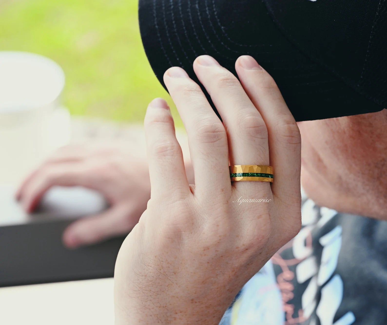 Victoria Emerald Couples Ring - Elegant Matching Wedding Bands for Him & Her - Perfect for Anniversaries, Engagements & Romantic Gifts