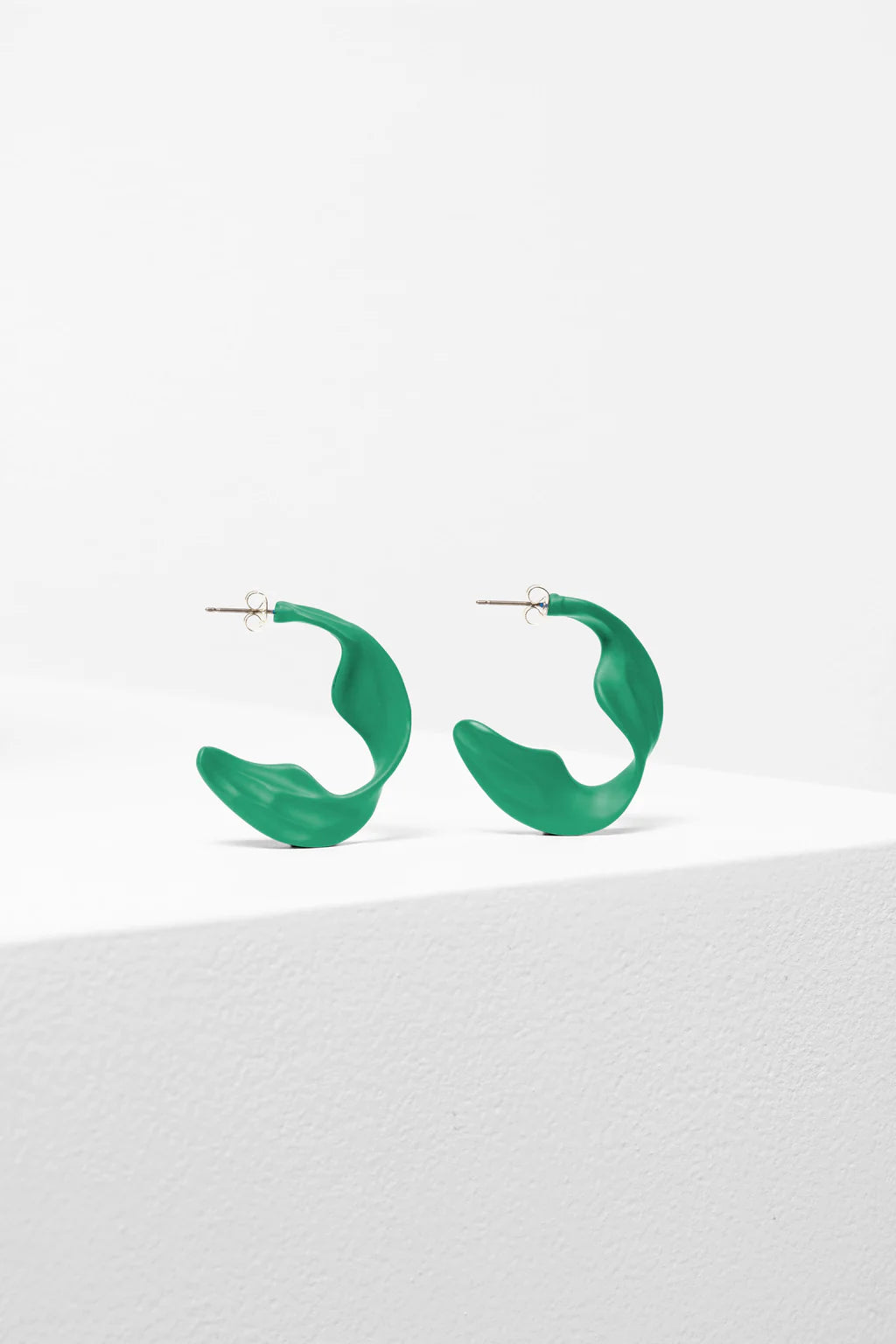 Trendy STREK Earrings for Women - Minimalist Gold Hoop Earrings for Everyday Wear - Perfect for Office, Party & Casual Outfits