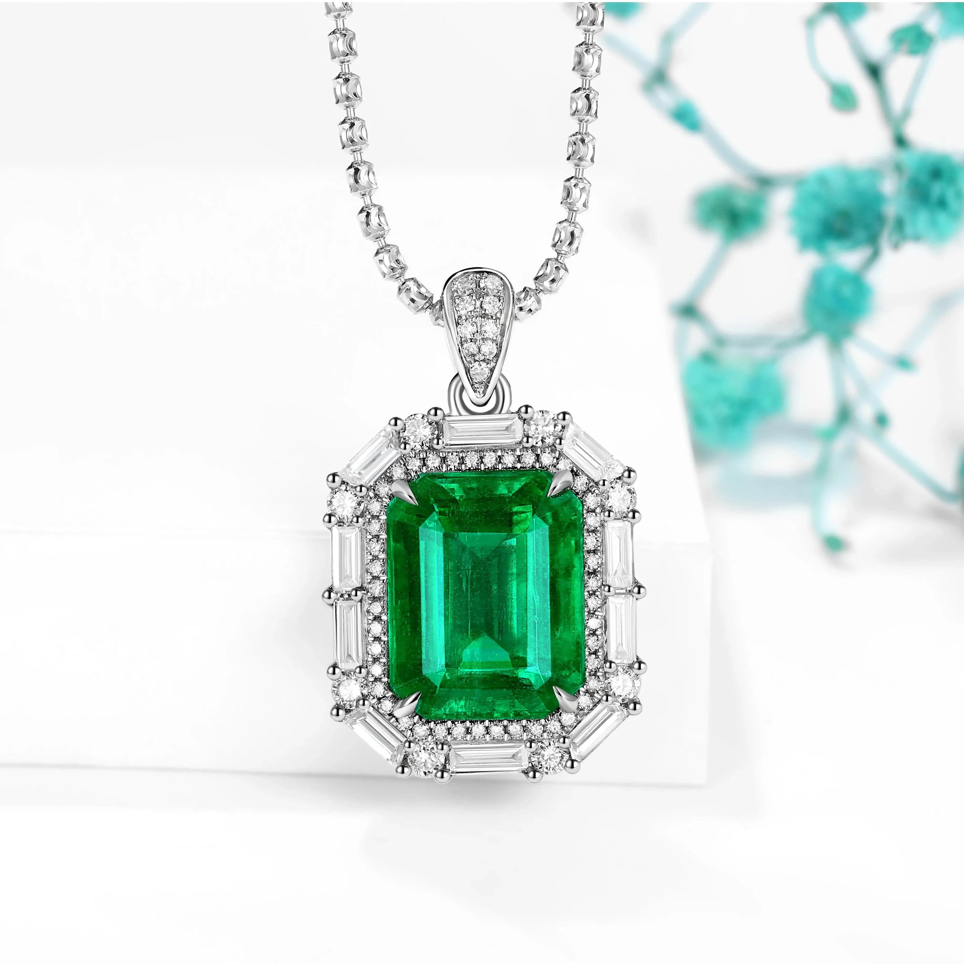Vintage 18K Gold Pendant Necklace with Natural Emerald & Diamonds | Custom Luxury Jewelry for Women | Perfect for Weddings, Anniversaries & Special Occasions