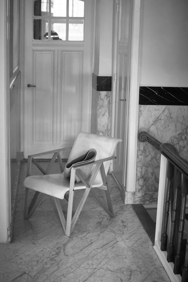 Gerrit Rietveld Metz Armchair - Modernist Wooden Chair for Living Room, Office & Lounge - Iconic Dutch Design Furniture for Home Decor