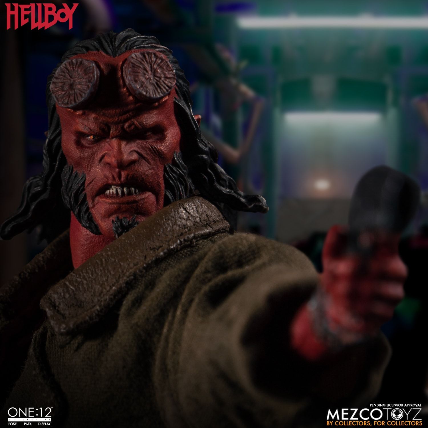 Mezco Toyz One:12 Collective Hellboy 1/12 Scale Action Figure (2019 Movie Version) - Premium Collectible Toy for Display, Photography & Comic Book Fans
