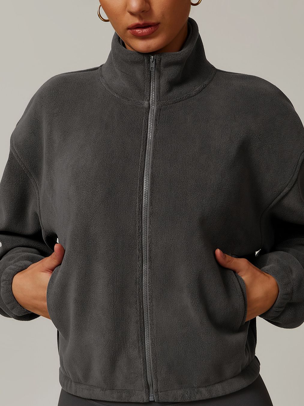 ZASUWA Women's Fleece Jacket with Zipper Pockets & Stand-Up Collar - Cozy Winter Outerwear for Hiking, Camping & Outdoor Activities