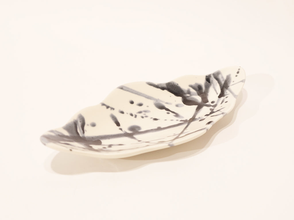 Wave Design Plate by Mamoru Teramoto - Handcrafted Ceramic Dinnerware Set for Modern Dining | Perfect for Restaurants, Home Decor & Gift Giving