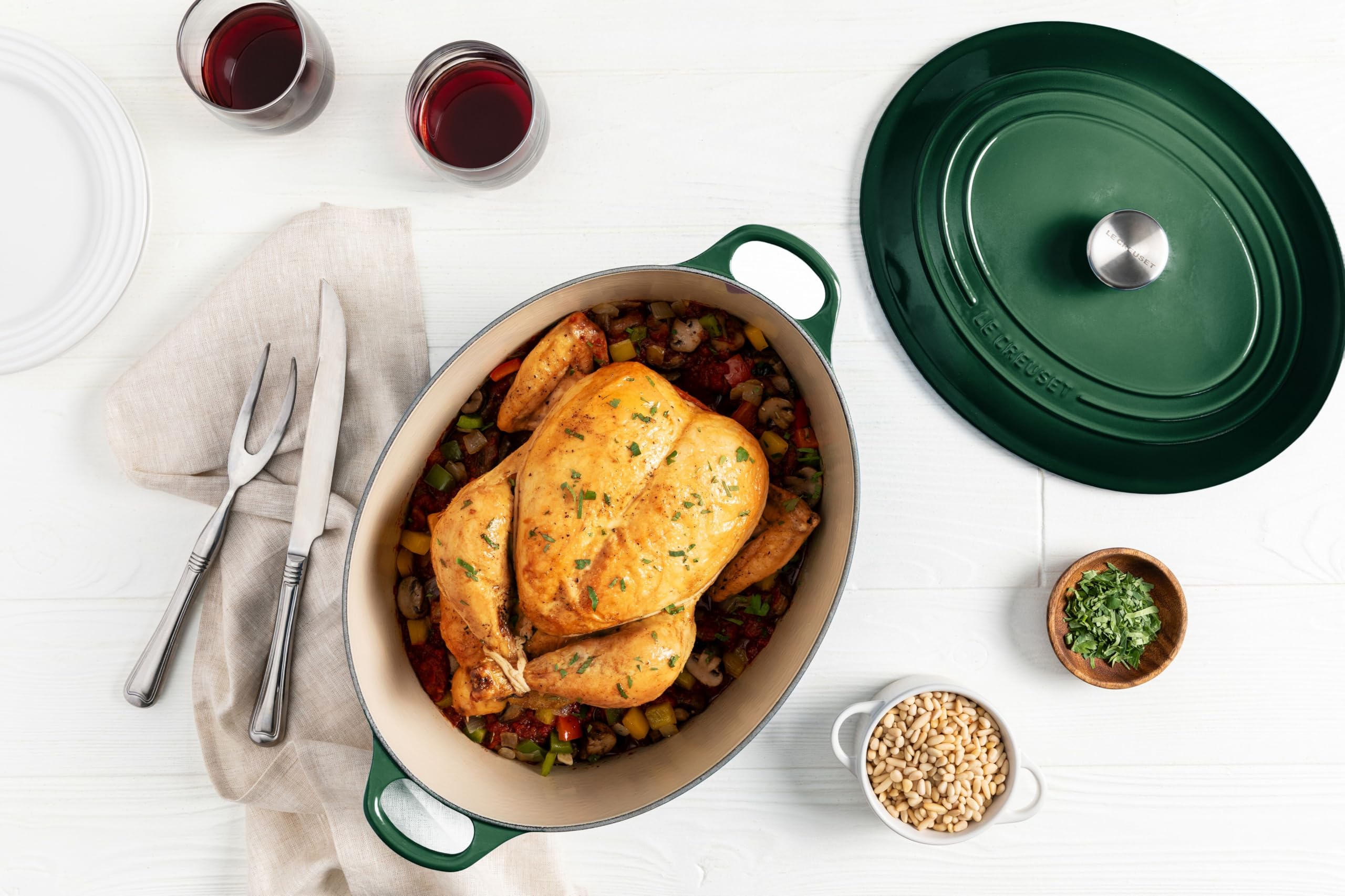 Le Creuset Enameled Cast Iron Signature Oval Dutch Oven 8 Quart - Artichaut Green | Premium Cookware for Braising, Roasting & Baking | Perfect for Family Dinners & Holiday Feasts