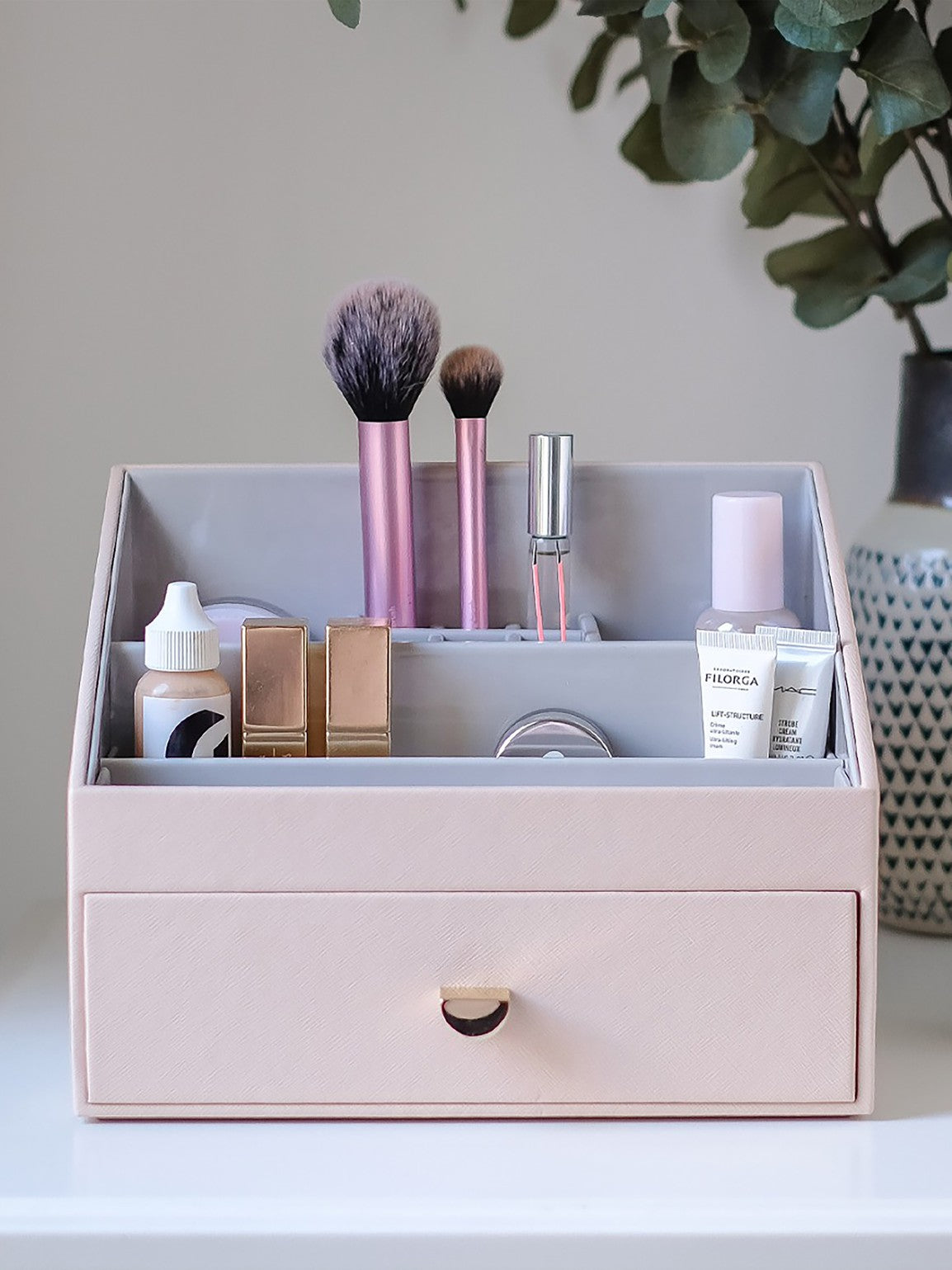 Classic Makeup Organizer Blush Palette - Perfect for Travel, Home Vanity & Professional Makeup Artists | Portable & Stylish Cosmetic Storage Solution