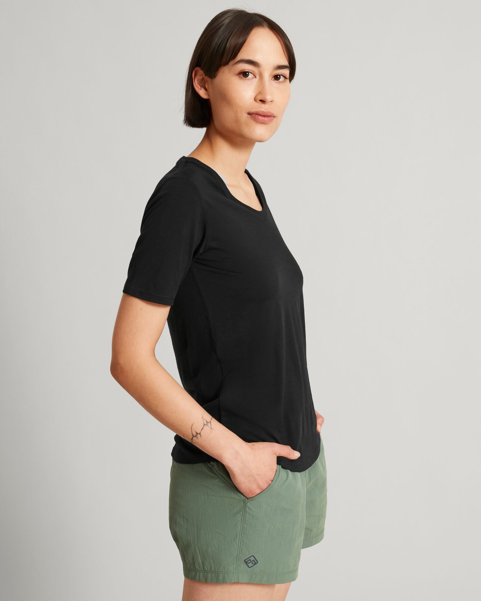 Women's 100% Merino Wool Short Sleeve Scoop Neck Tops - Soft & Breathable Summer Shirts for Hiking, Yoga & Casual Wear - Black