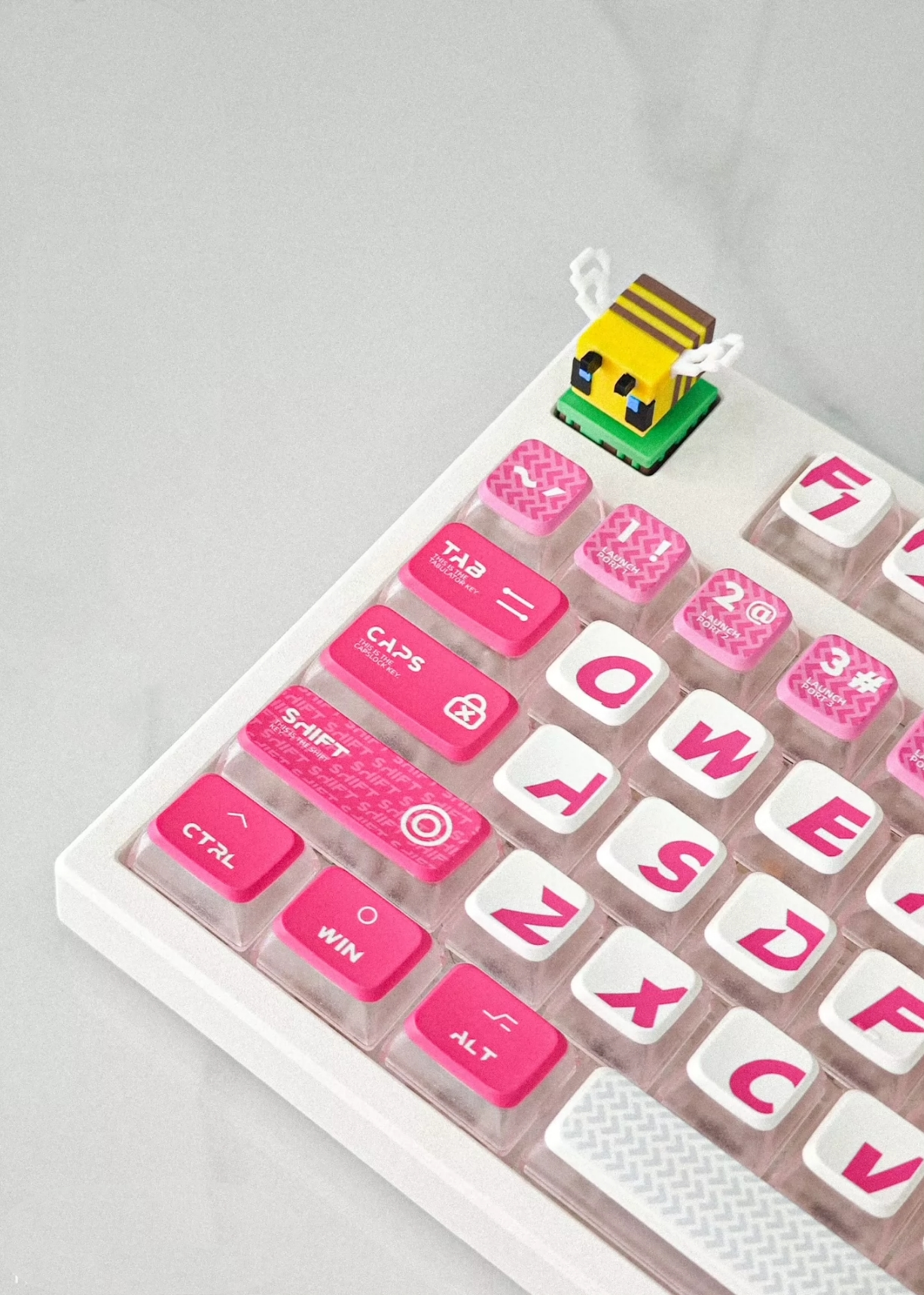 Custom Minecraft Pixel Style Bee Resin Keycaps - Movable Wings, Personalized Gaming Keycaps for Mechanical Keyboards - Perfect for Gamers & Collectors