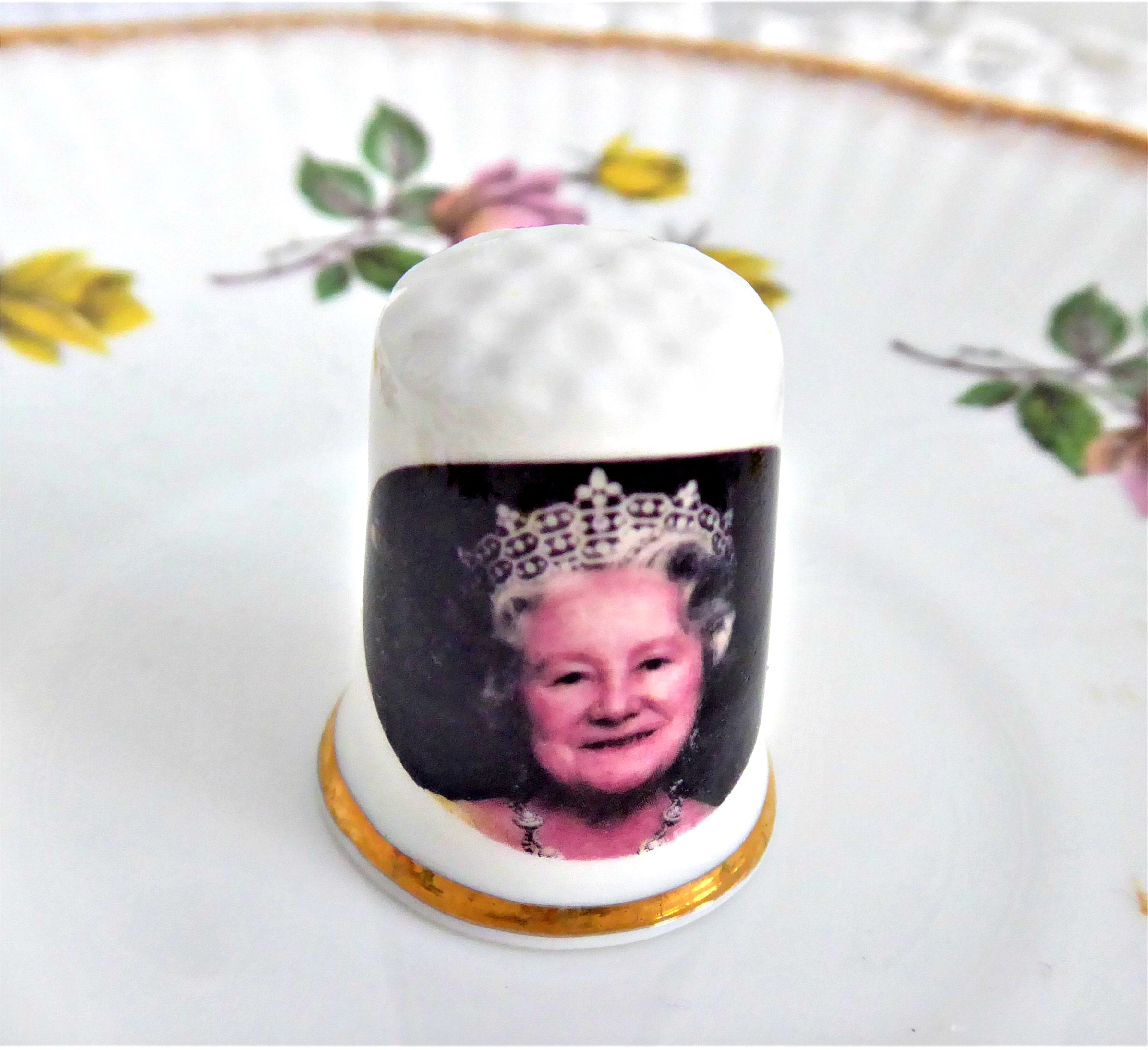 Thimble Queen Mum Elizabeth 100th Birthday 2000 Bone China Collectible - Royal Memorabilia for Tea Lovers & British History Enthusiasts