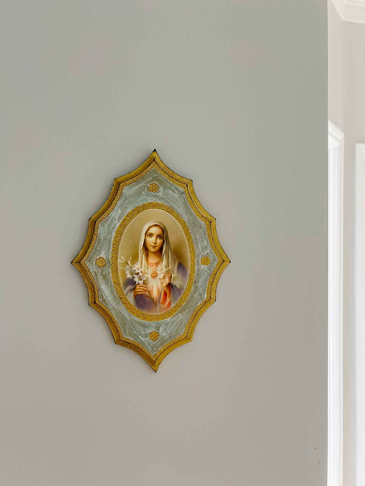 Beautiful Florentine Plaque of Immaculate Heart of Mary - Religious Home Decor for Catholic Devotion & Prayer Spaces