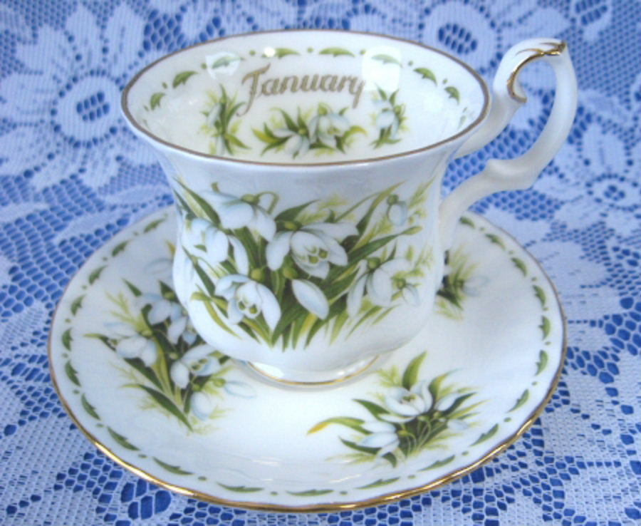 Royal Albert Demi Flower of the Month January Snowdrops Cup and Saucer Set - Vintage English Tea Set for Afternoon Tea, Bridal Shower & Collectors