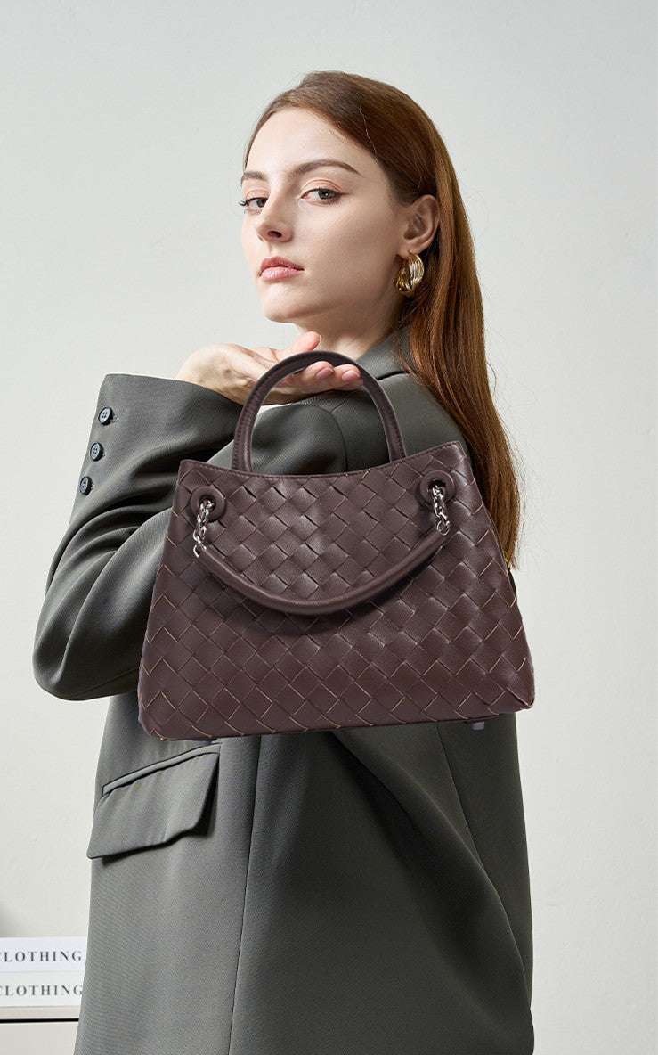 Stylish Woven Leather Crossbody Chain Bag for Women - Trendy Handbag Purse with Adjustable Strap - Perfect for Parties, Dating & Daily Use