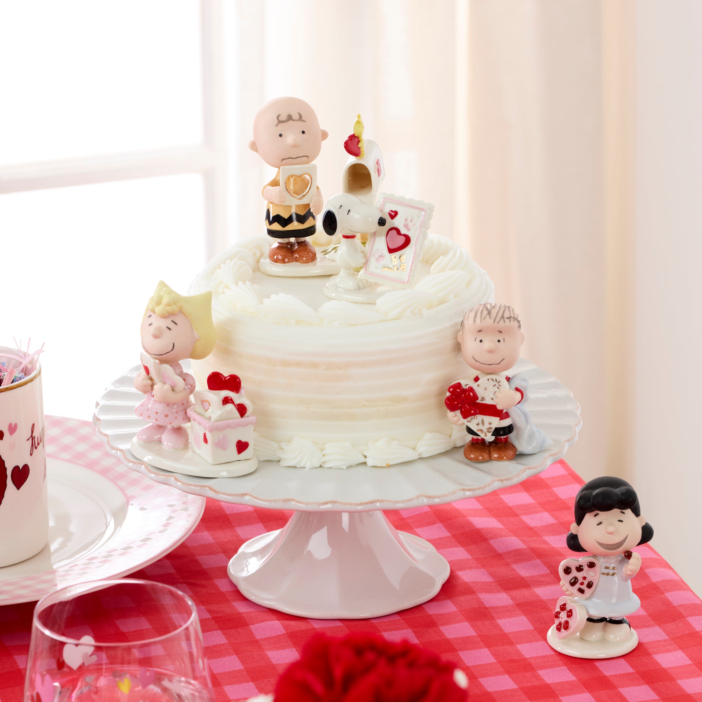 Peanuts 5-Piece Valentine's Day Figurine Set - Snoopy & Charlie Brown Collectibles for Home Decor, Gift Giving & Seasonal Display