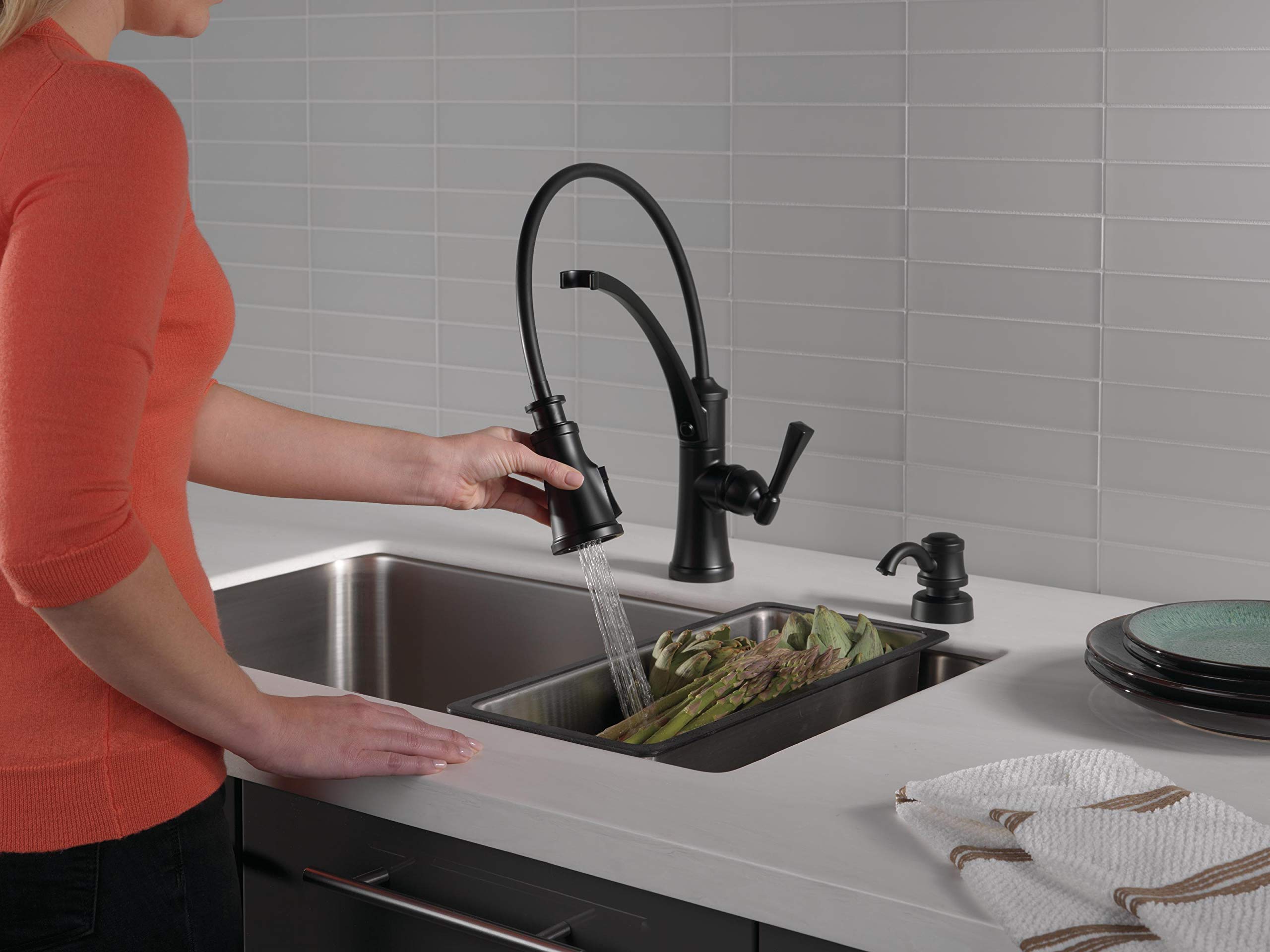 Delta Faucet Foundry Matte Black Kitchen Sink Faucet with Pull Down Sprayer and Soap Dispenser - Modern Black Kitchen Faucet for Easy Cooking & Dishwashing (Model 19744Z-BLSD-DST) | Perfect for Home Kitchen, Restaurant & Commercial Use