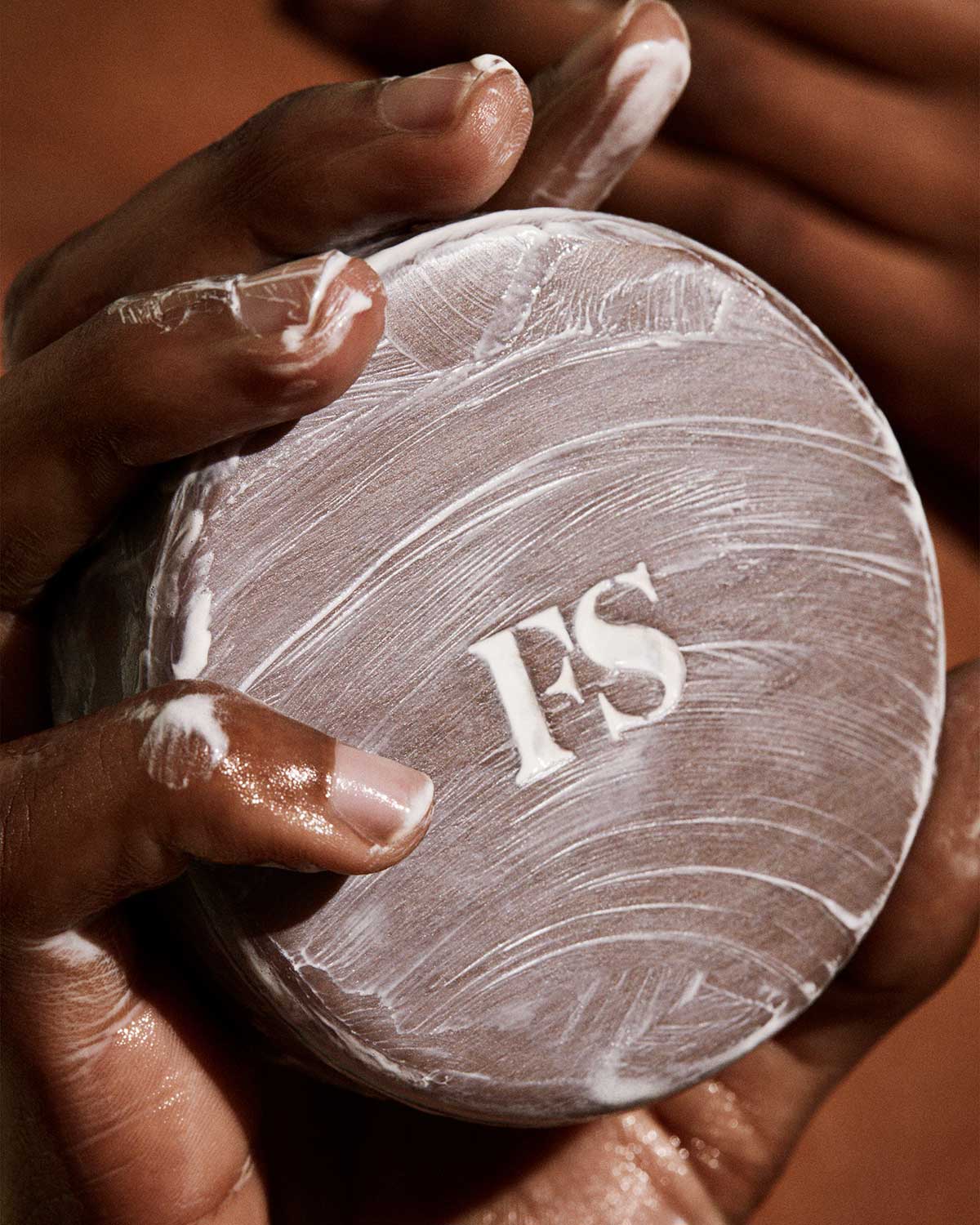 Organic Cocoa Cleans'r All Over Cleansing Bar with Soap Dish - Natural Body Wash for Dry & Sensitive Skin - Perfect for Shower, Bath & Travel