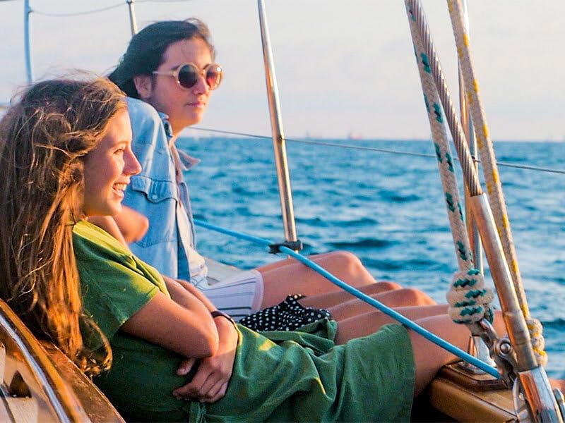 SmartBox - Luxury Catamaran Cruise Gift Box for Men & Women - Romantic Barcelona Boat Tour with Snacks for Two - Unique Gift Idea for Anniversaries, Birthdays & Couples Getaways