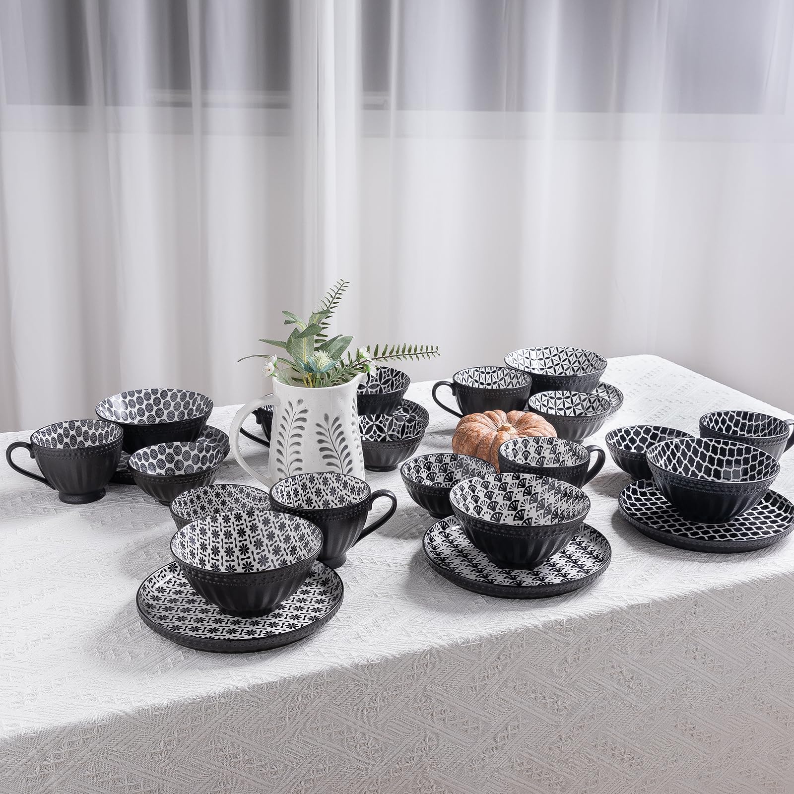 LEHAHA 6-Piece Ceramic Dinner Plates Set - 8-inch Black and White Porcelain Plates for Dessert, Salad, Pasta & Pizza | Round Dishwasher & Microwave Safe Plates for Home, Restaurant & Party Use | Elegant Tableware for Everyday Dining & Entertaining