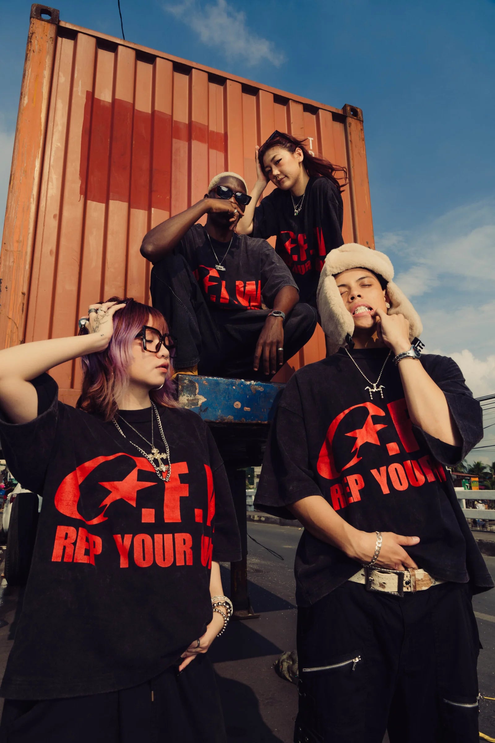 OZMNL O.F.W Vintage Box Tee - Retro Graphic T-Shirt for Men & Women - Perfect for Casual Wear, Street Style & Vintage Fashion Lovers