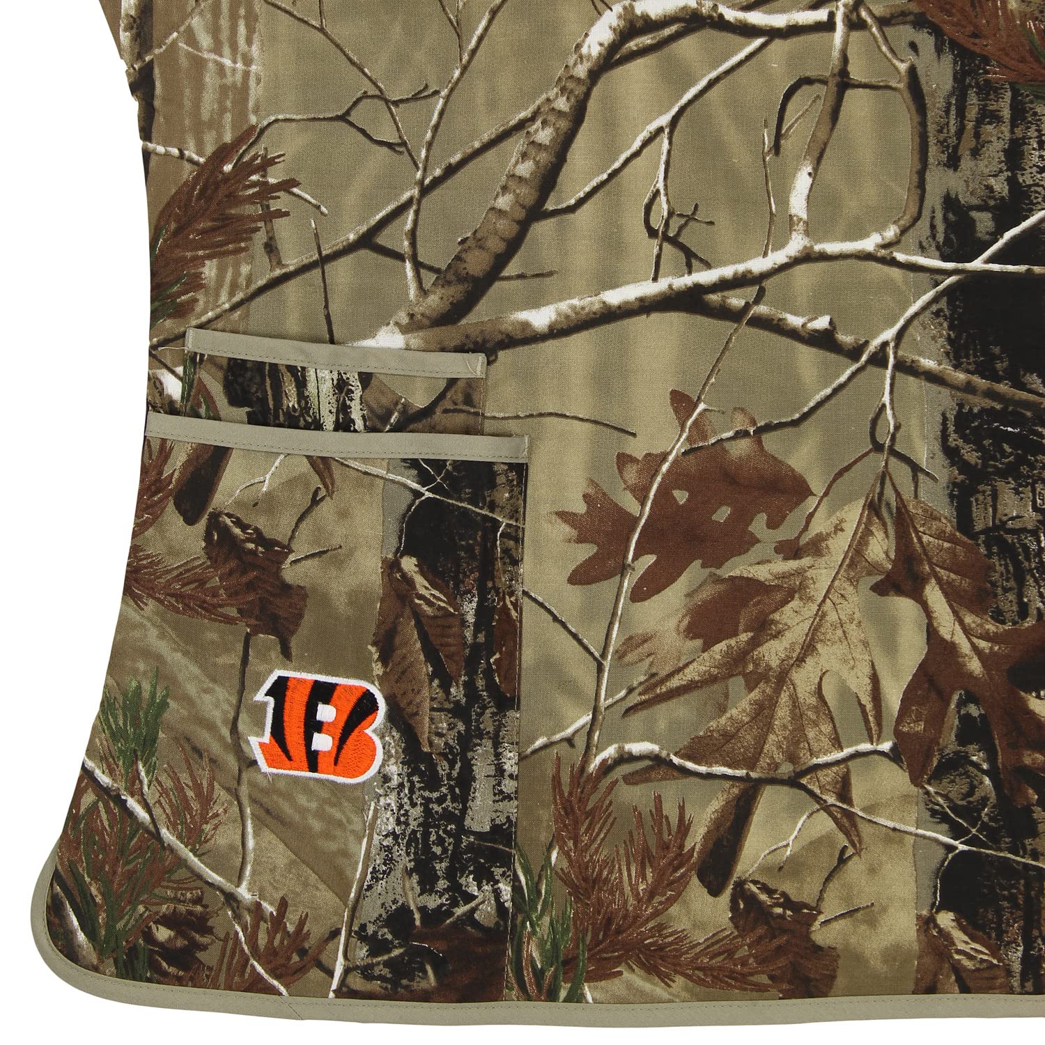 Fabrique Innovations NFL Unisex Camo Print Logo Scrub Top - Medical Uniform for Nurses, Doctors & Healthcare Professionals - Perfect for Hospitals, Clinics & Work Shifts