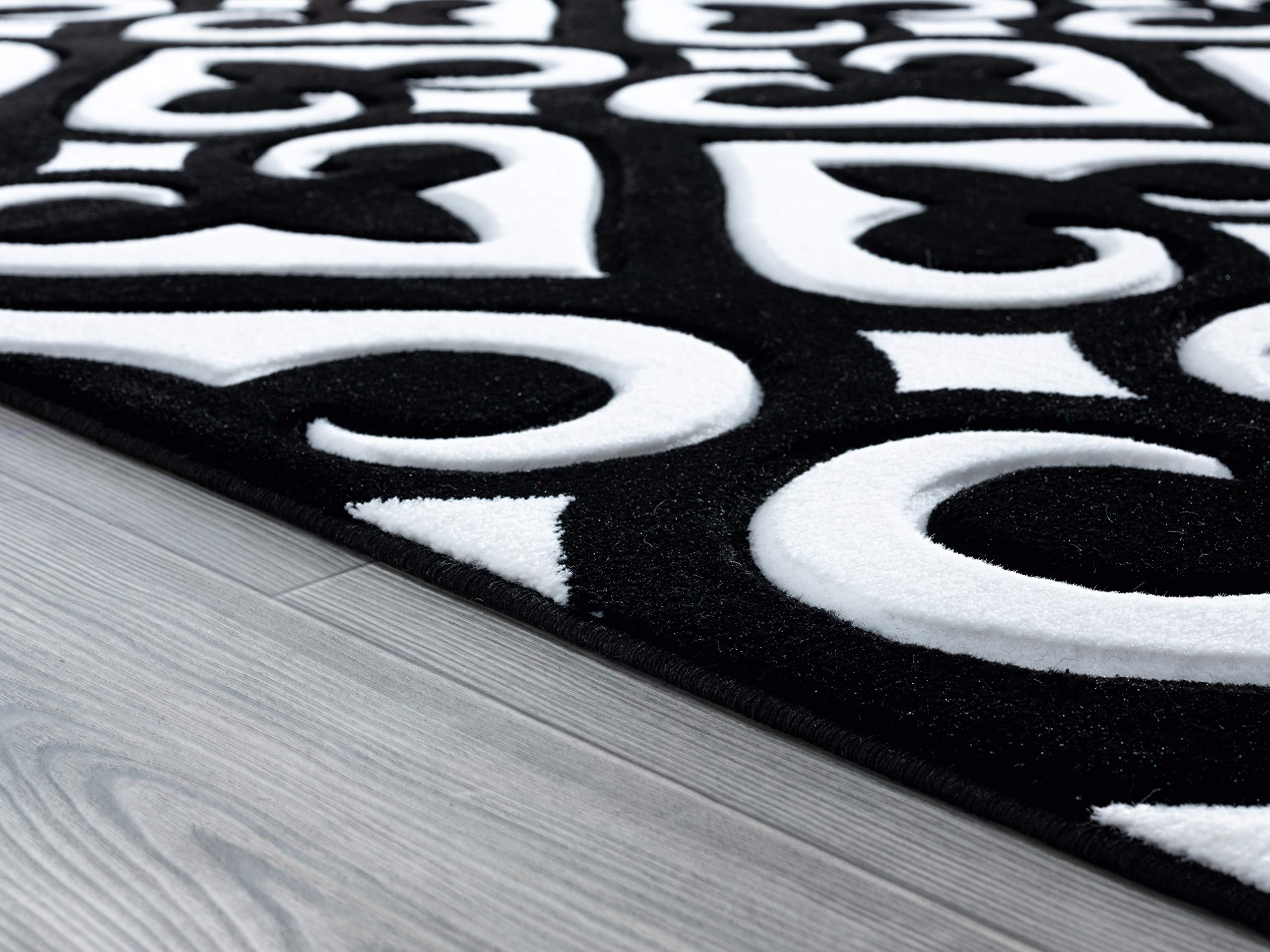 United Weavers of America Bristol Heartland Black Round Rug 7'10