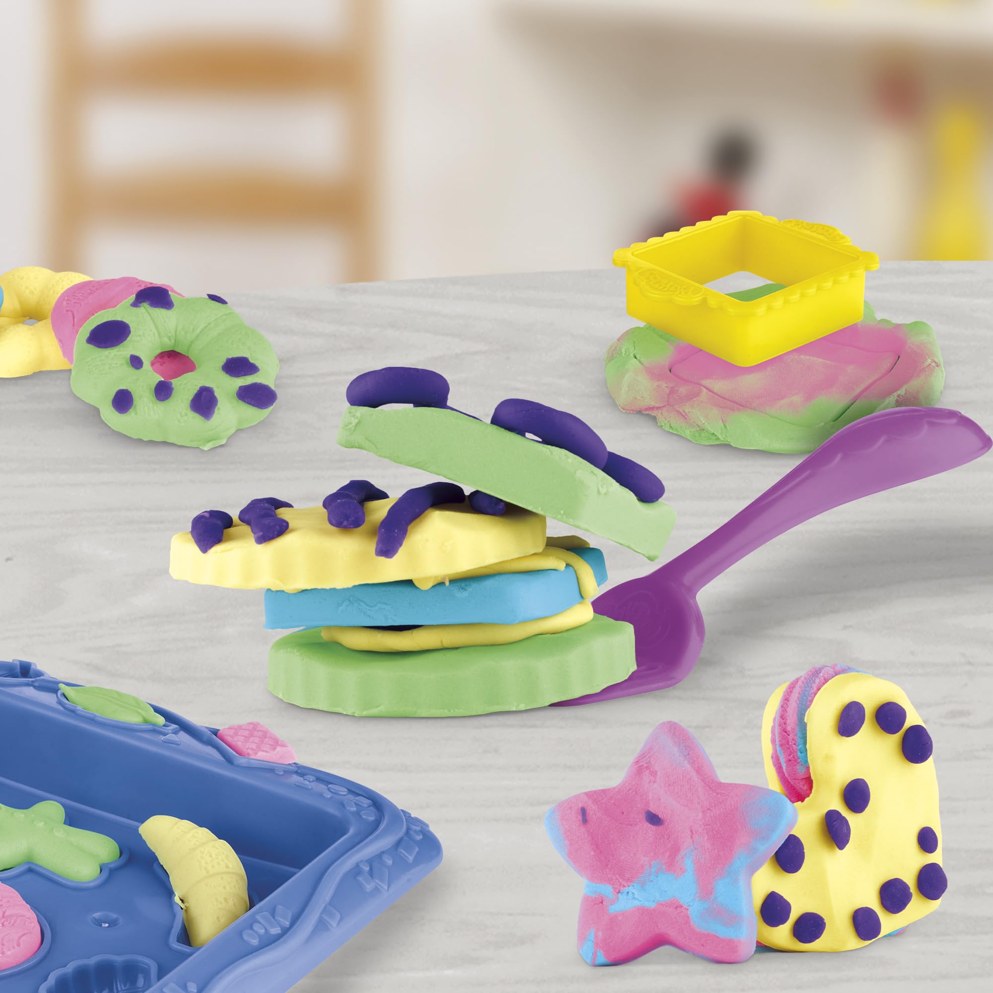 Play-Doh Kitchen Creations Cookie Creations Playset - Kids Arts & Crafts Set, Preschool Play Food Toys for Boys & Girls Ages 3+ - Fun Baking Pretend Play for Birthday & Easter Gifts (Amazon Exclusive)