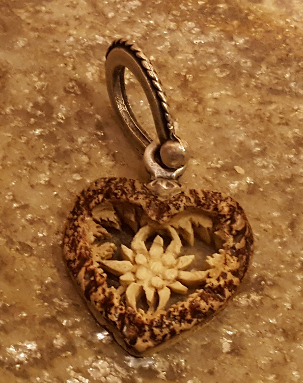 Handcrafted Deer Antler Carved Alpine Scarf Ornament - Unique Christmas Tree Decoration & Winter Gift for Hikers, Skiers & Nature Lovers