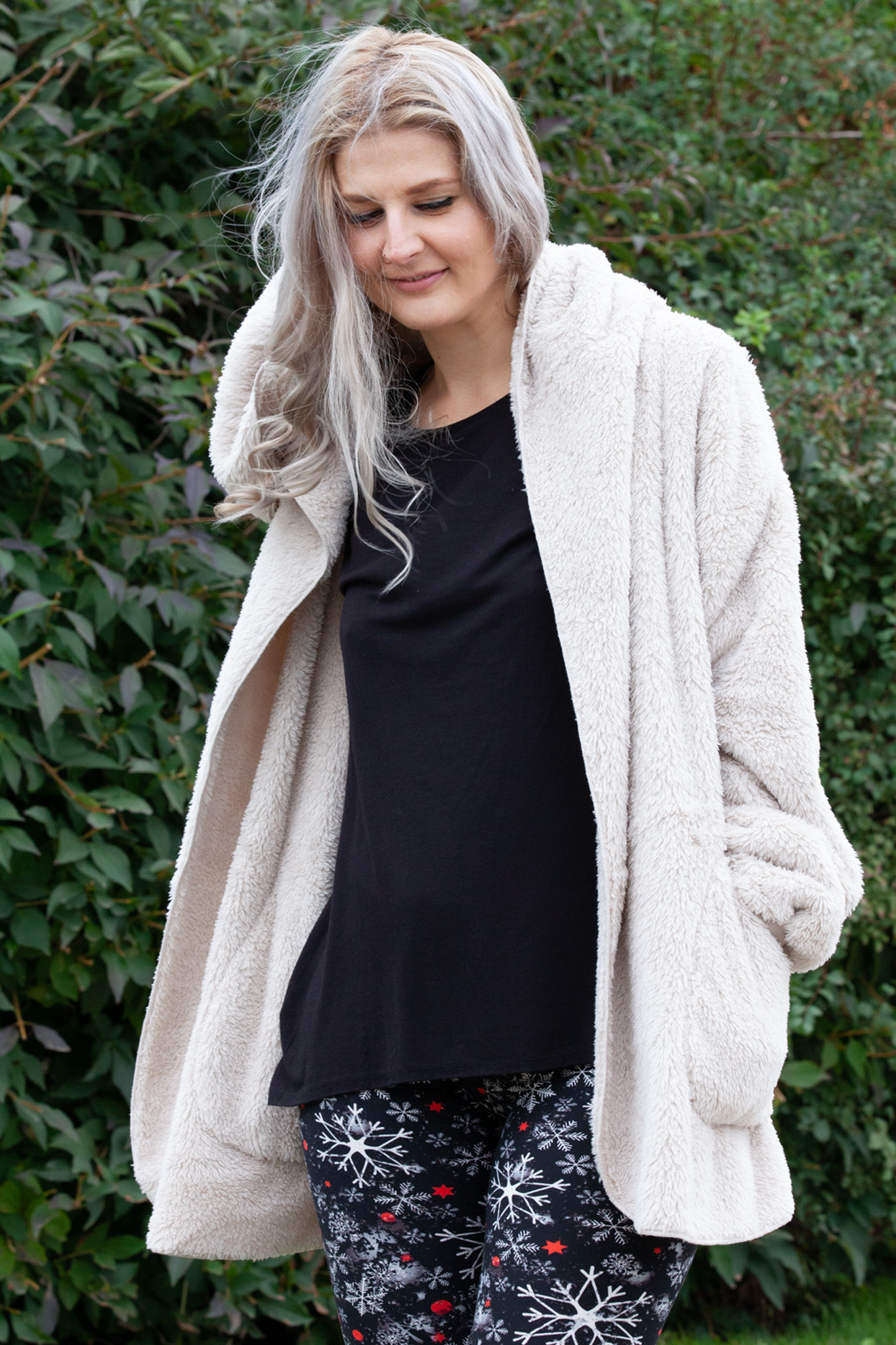 Ultra Soft Faux Fur Hooded Sweater with Pockets - Cozy Winter Pullover for Women, Warm Fleece-Lined Hoodie for Outdoor Activities and Lounge Wear