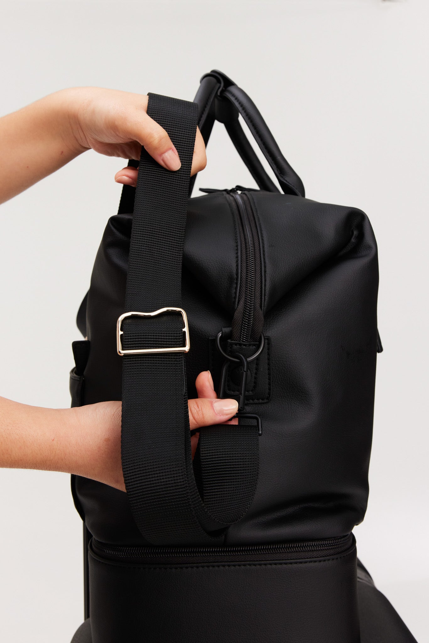 Premium Black Weekender Bag - Stylish & Durable Travel Duffel for Weekend Getaways, Gym, or Business Trips