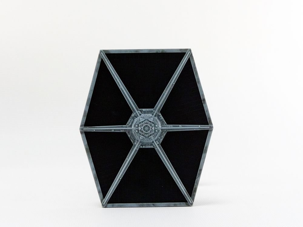 Hot Wheels Elite Star Wars Episode V: The Empire Strikes Back TIE Fighter Die-Cast Starship Vehicle - Collectible Model for Display & Play - Perfect for Star Wars Fans & Die-Cast Collectors