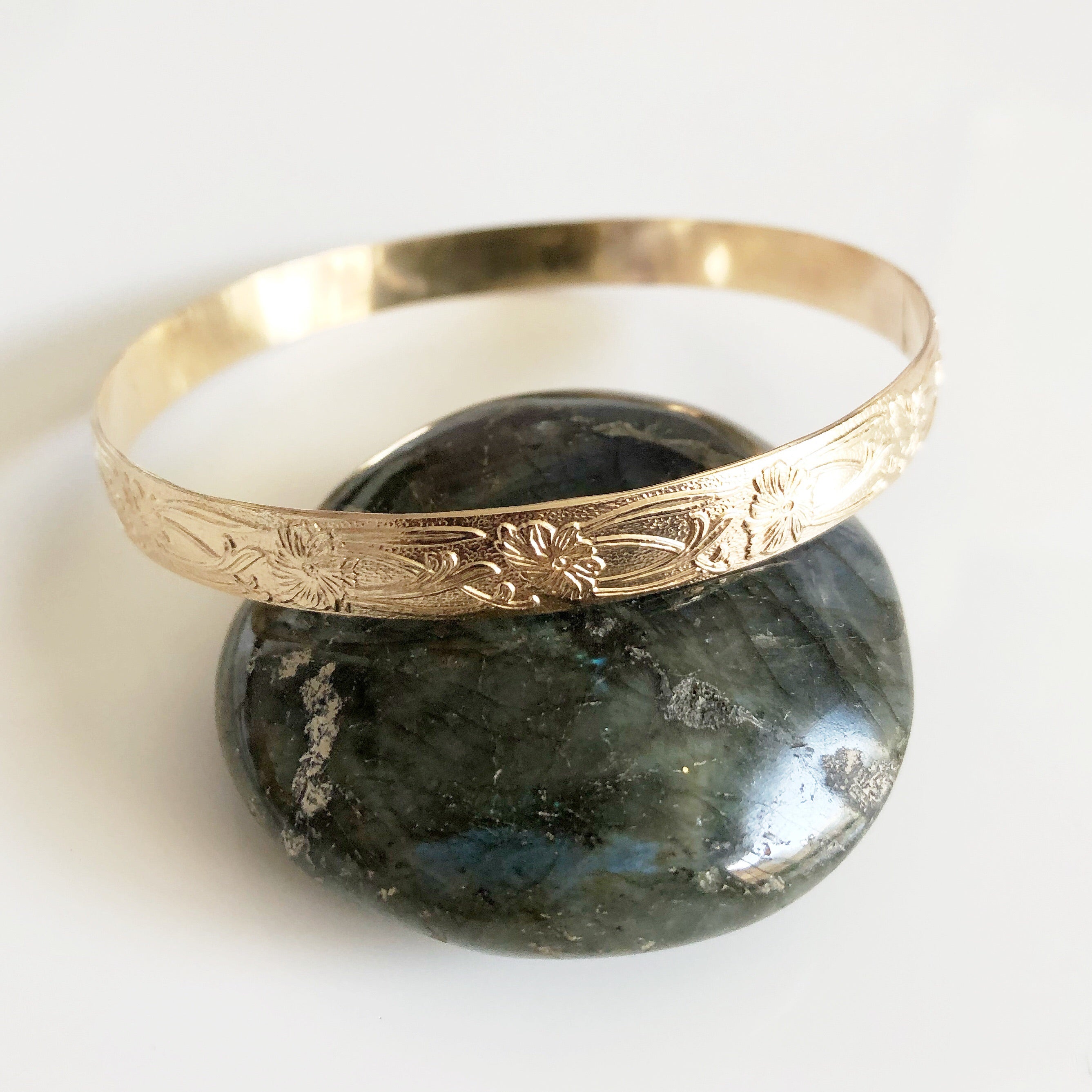 Bangle JASMIN - 8mm Hawaiian Heirloom Sterling Silver Bangle Bracelet (B402) | Perfect for Weddings, Anniversaries & Special Occasions