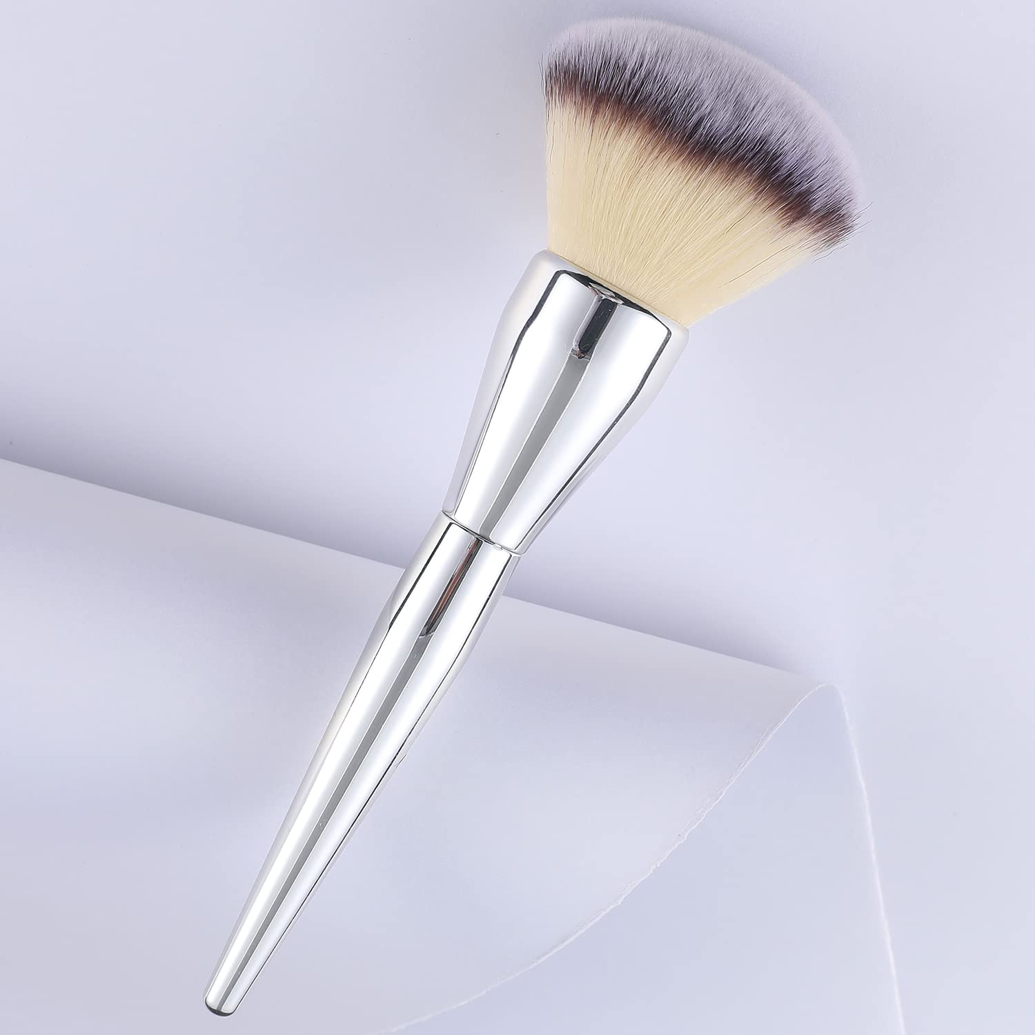 GLORAY Large Fluffy Kabuki Powder Brush - Professional Foundation Brush for Pressed Powder, Liquid & Cream Makeup - Perfect for Buffing, Stippling, Blending & Contouring - Ideal for Flawless Makeup Application & Setting Powder Finish