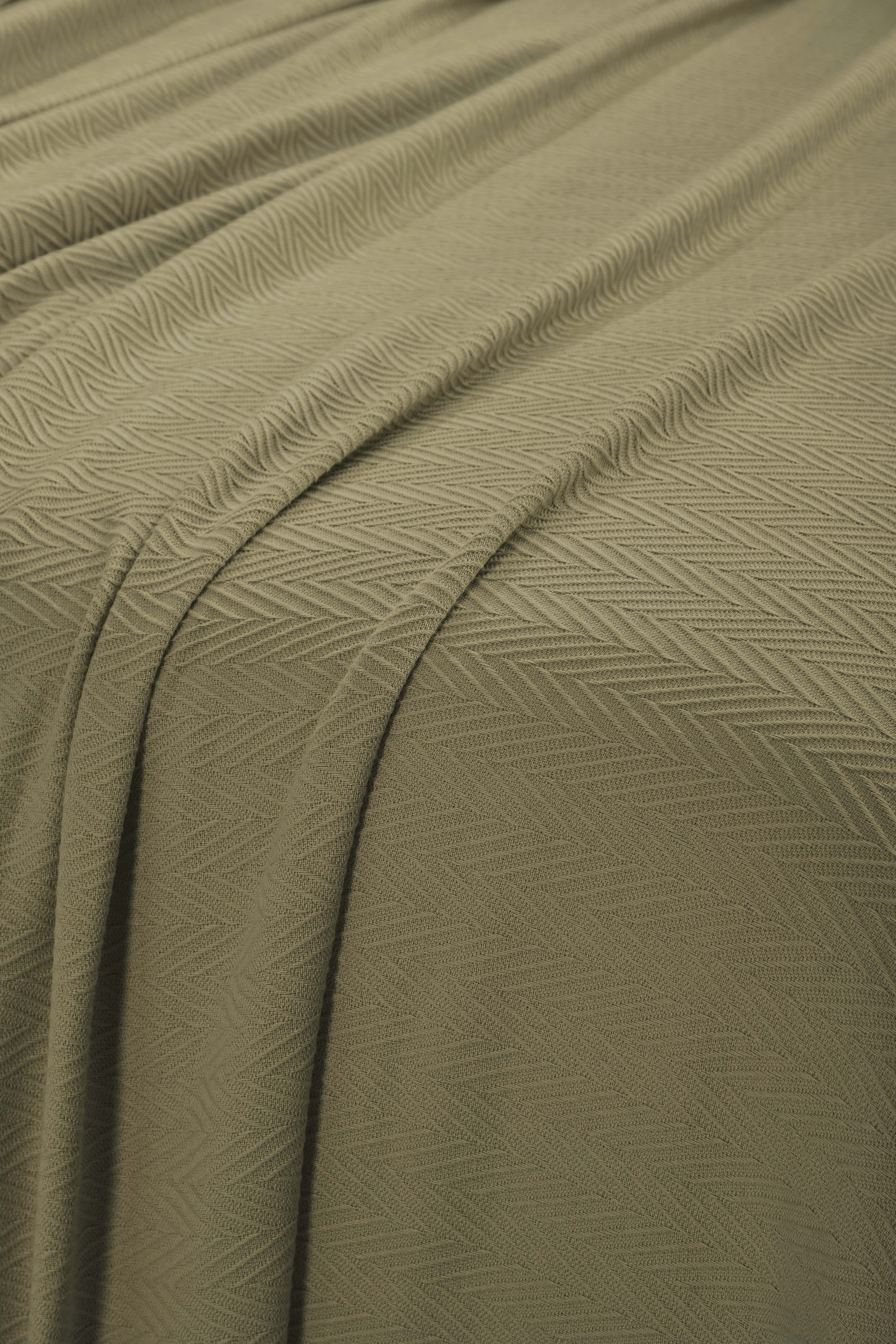 Soft All-Season Chevron Cotton Bed Blanket & Sofa Throw - Cozy Home Decor for Living Room, Bedroom, and Travel
