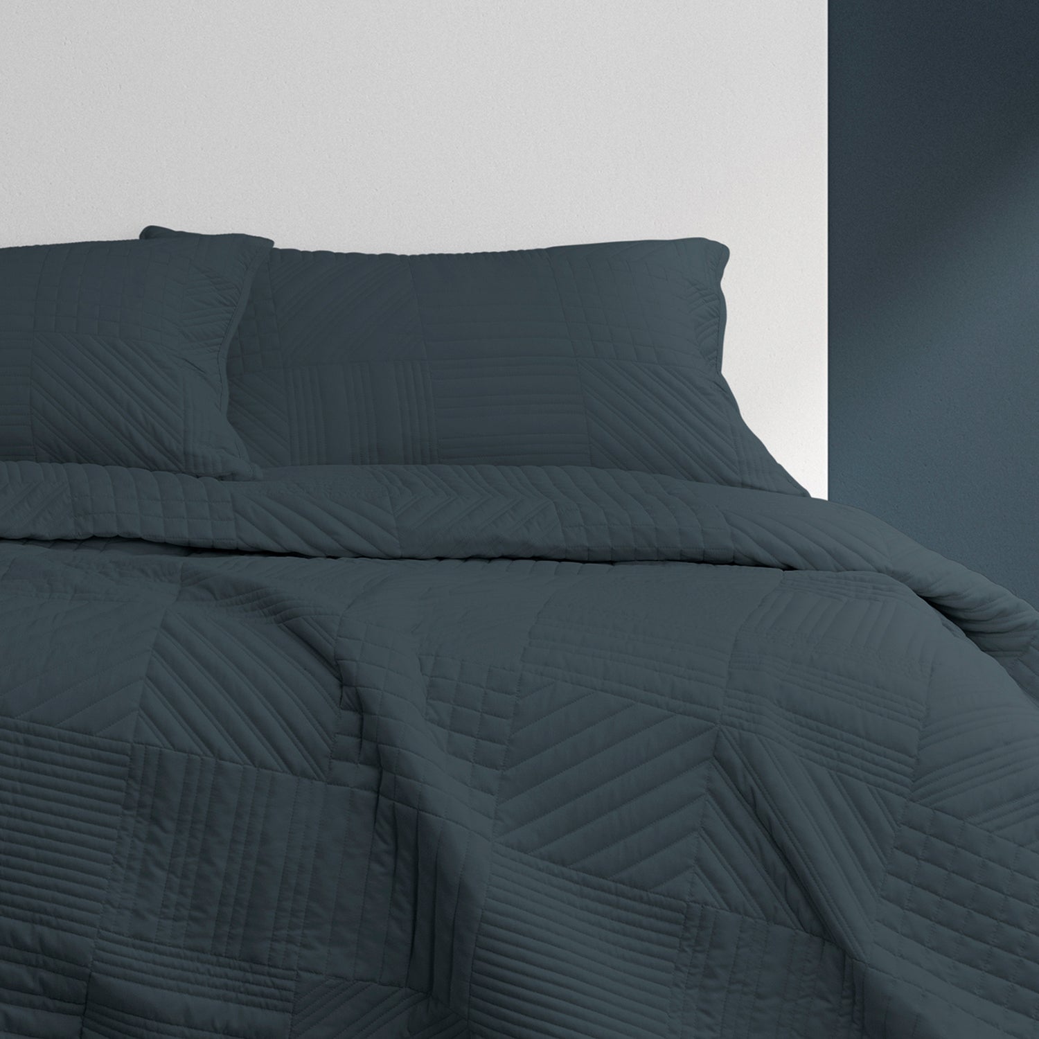 Ardor Finley Navy Quilted Coverlet Set - Queen Size Bedspread with Matching Shams, Luxury Quilted Bedding for Cozy Bedroom Decor | Perfect for Master Bedroom, Guest Room & Airbnb Styling