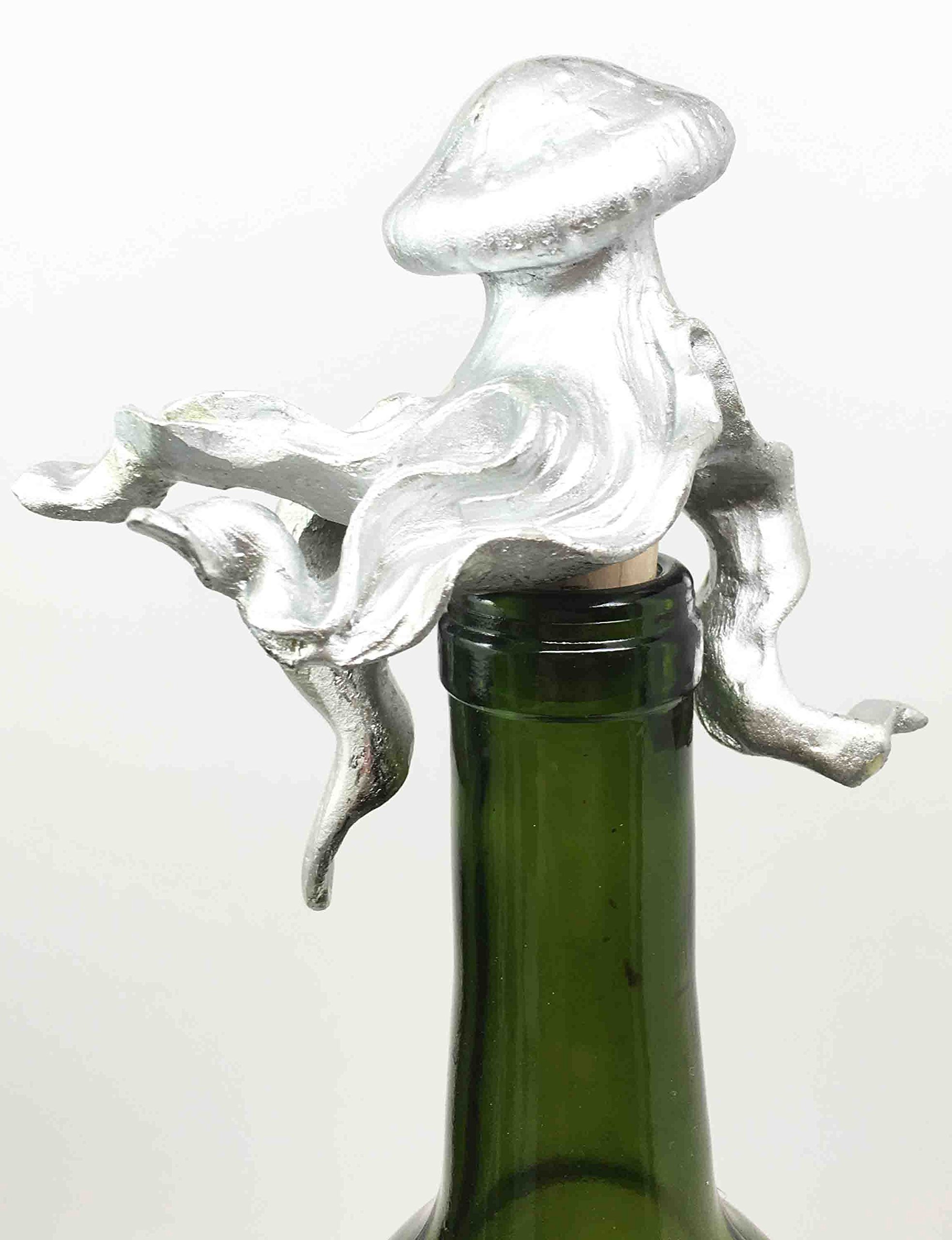 Silver Scyphozoa Jellyfish Wine Bottle Stopper - Elegant Kitchen & Bar Accessory for Wine Lovers, Perfect for Dinner Parties, Home Decor & Gift Giving