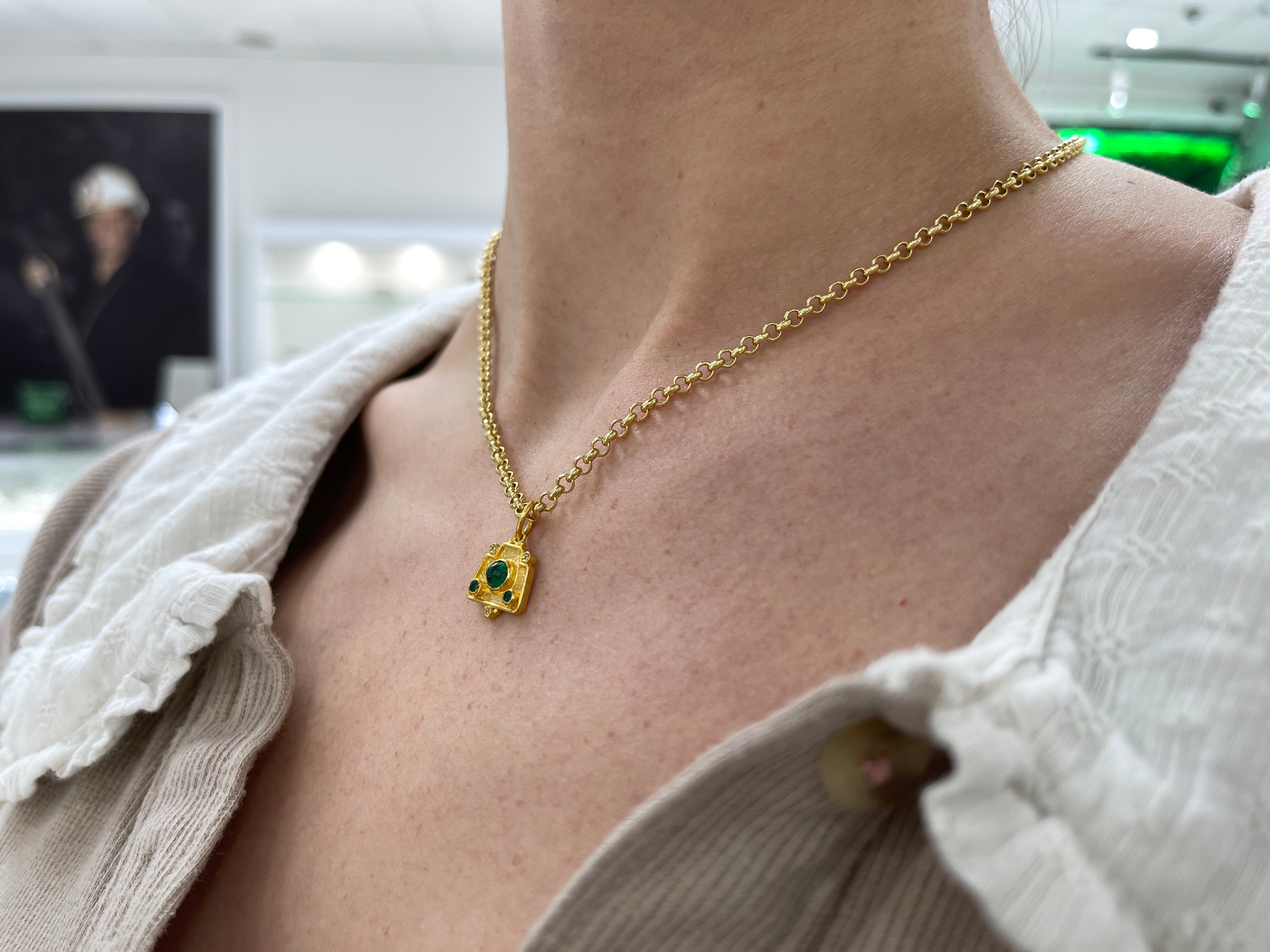 0.68tcw 24K Gold Emerald & Diamond Camera Charm Pendant for Jewelry Making, Gift Giving & Fashion Accessories - Perfect for Necklaces, Bracelets & DIY Crafts