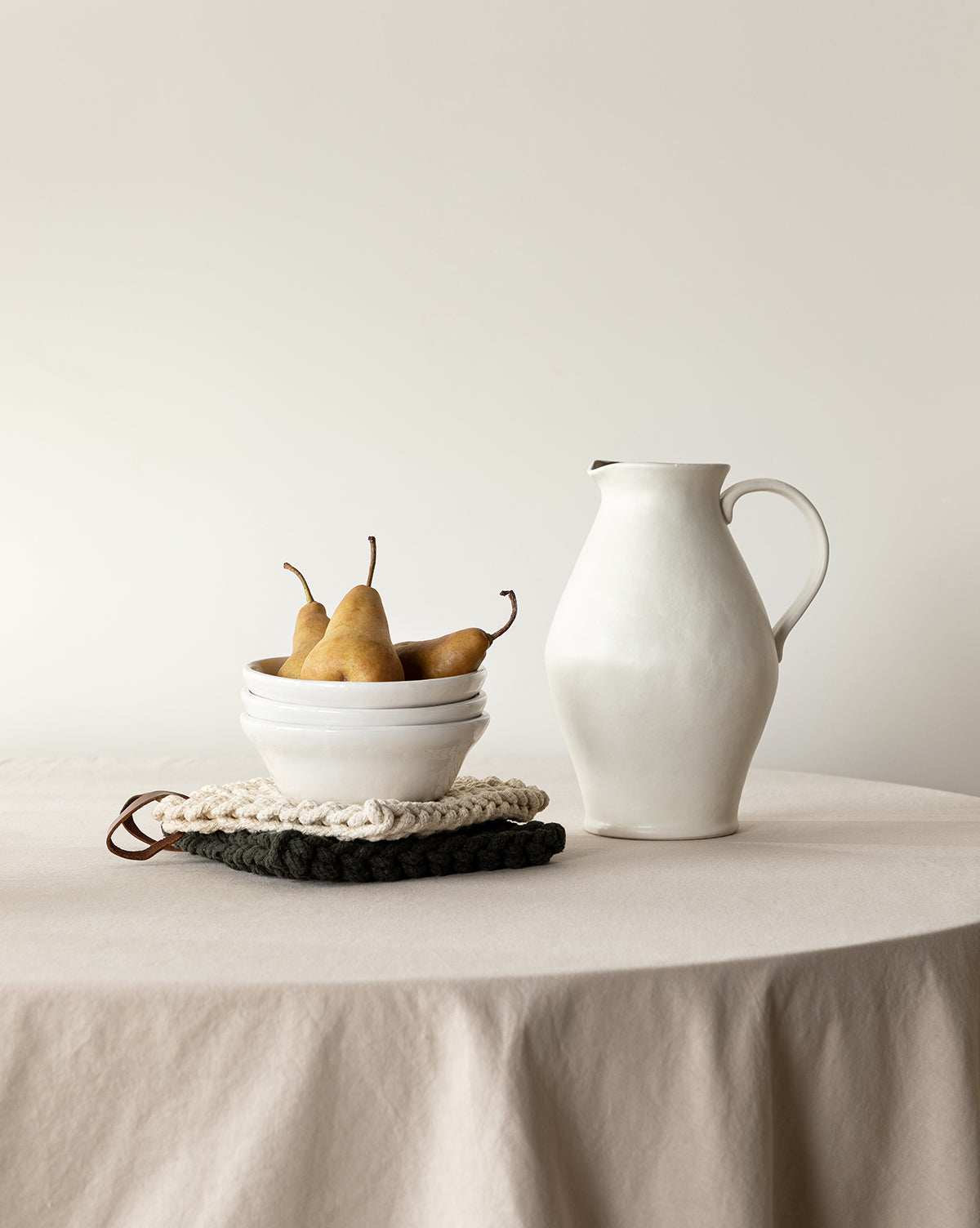 Premium White Ceramic Pitcher - Elegant & Durable for Home, Kitchen & Dining - Perfect for Serving Water, Juice, Milk & More - Ideal for Parties, Restaurants & Everyday Use