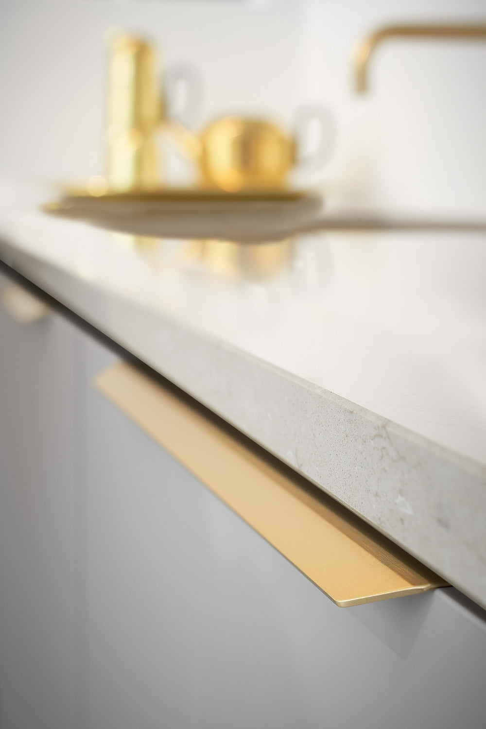 Matte Bronze Cabinet Drawer Pulls - Sleek Edge Handles for Modern Kitchen & Bathroom Cabinets - Perfect for Home Renovation & DIY Projects