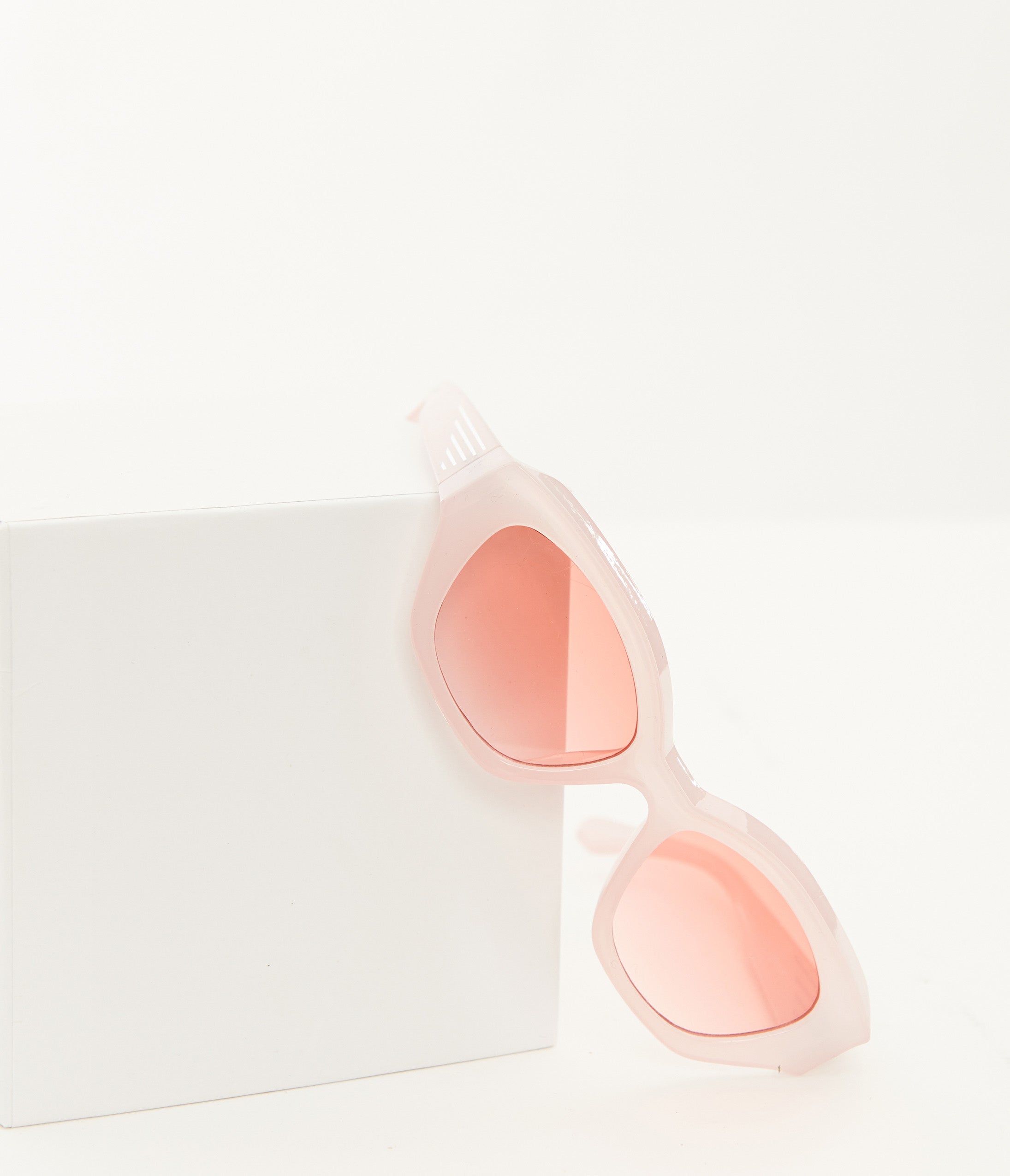 Stylish Pink Tinted Sunglasses for Women & Men - UV400 Protection, Fashionable Retro Cat Eye Shades - Perfect for Beach, Driving & Outdoor Activities