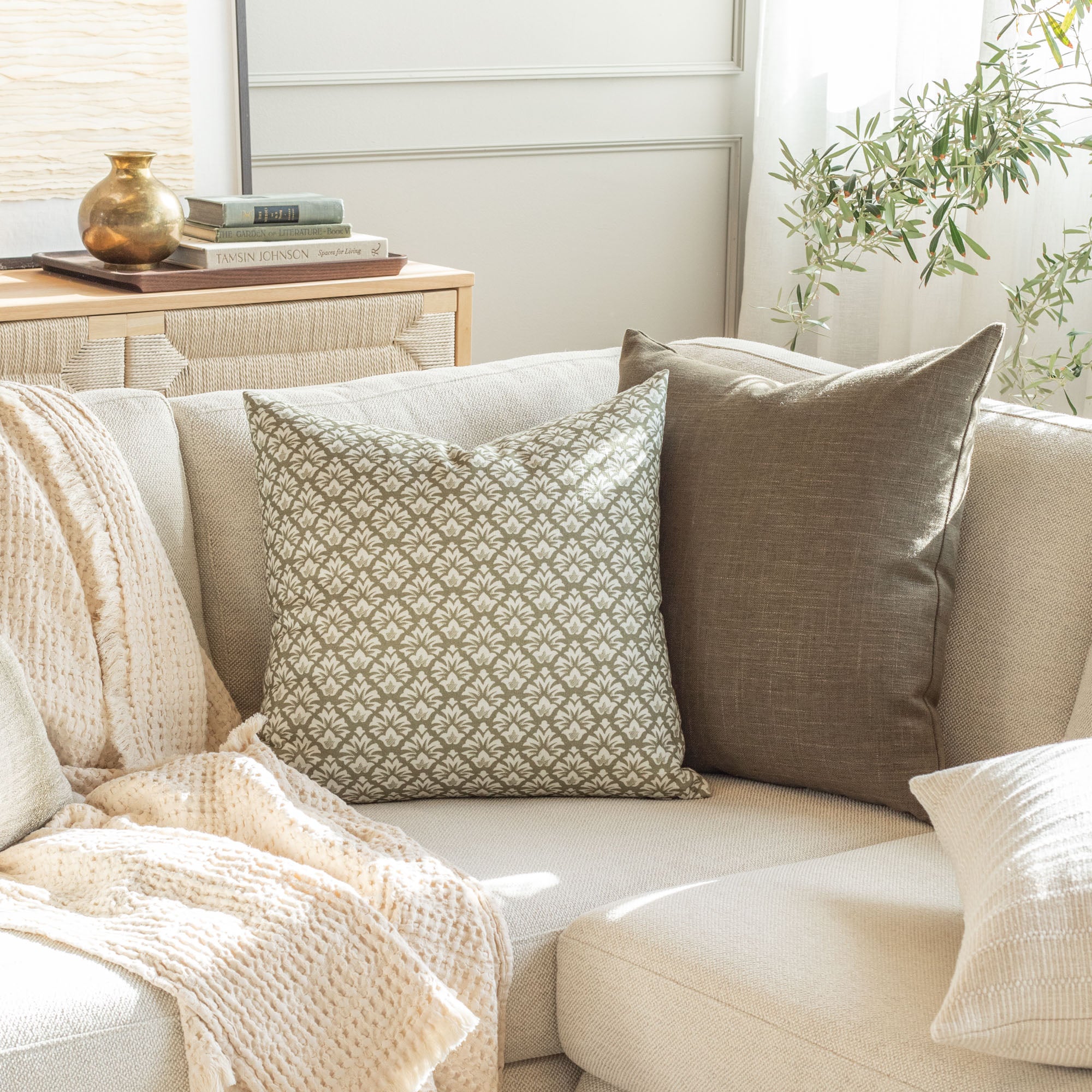Premium 20x20 Moss Green Decorative Throw Pillow - Soft & Stylish for Sofa, Bed, or Living Room Decor