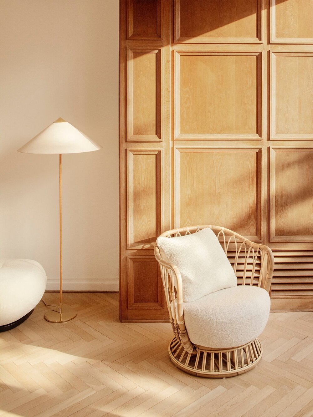 Modern Chinese Hat Floor Lamp - Stylish Rattan Shade for Living Room, Bedroom & Office Decor - Perfect for Cozy Ambiance and Reading Nook Lighting