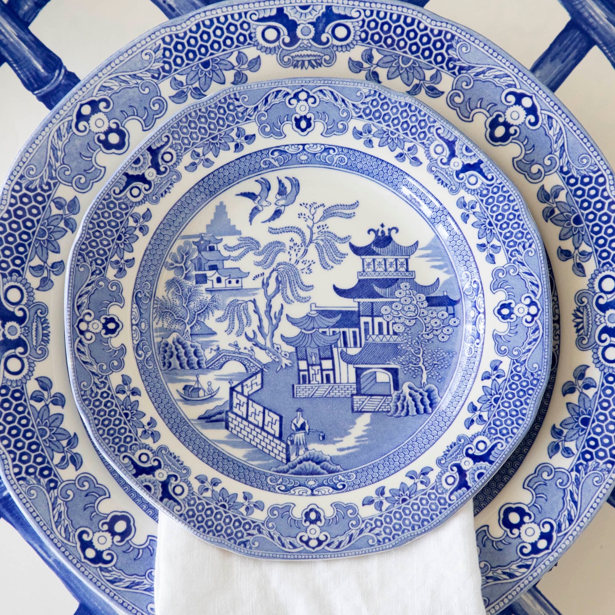 Blue Willow Dinnerware Set by Burleigh – Elegant English Bone China Plates, Bowls & Cups – Perfect for Formal Dining, Tea Parties & Home Decor