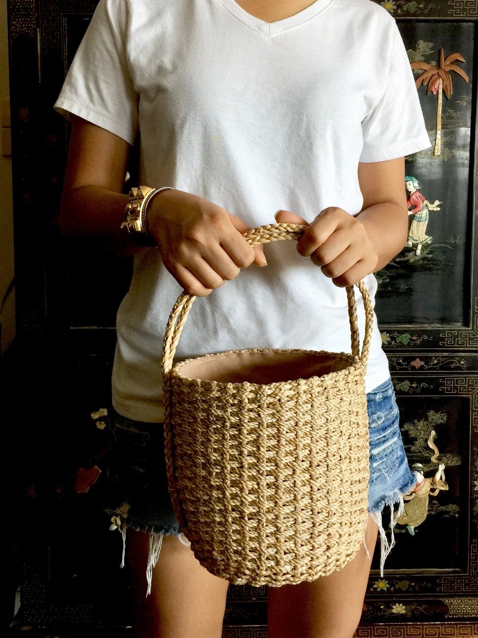 Round Straw Tote Bag - Handwoven Beach Basket with Bucket Design for Women - Perfect for Beach Trips, Picnics, and Summer Outings