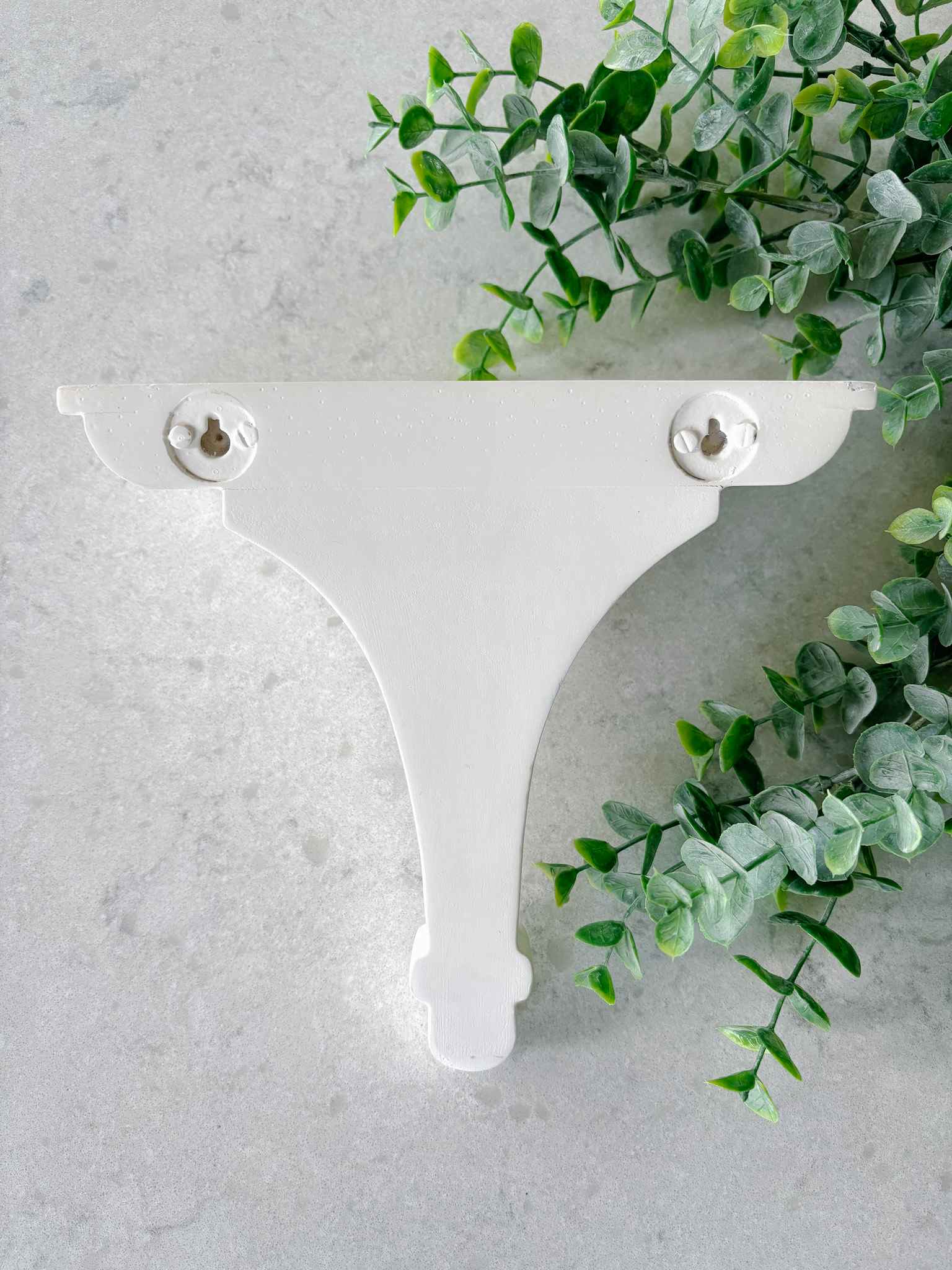 White Decorative Statue Shelf - Elegant Display Shelf for Home Decor, Books & Collectibles - Perfect for Living Room, Bedroom & Office